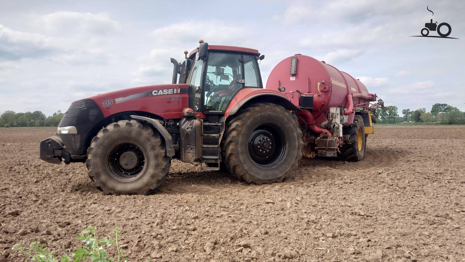 Case IH Magnum 315 met Schuitemaker Robusta 220 tank