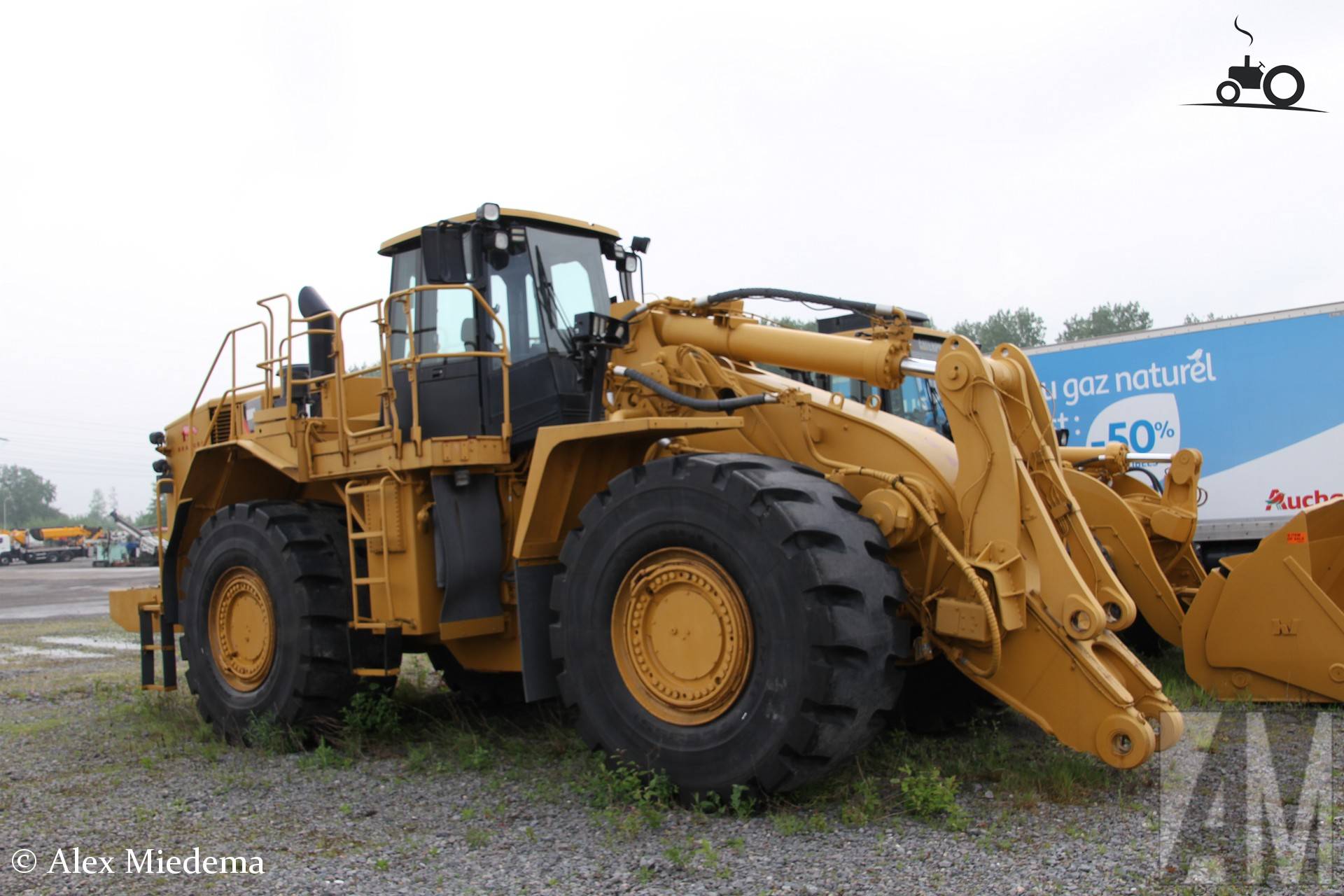 Vers geverfde Caterpillar 988H in Moerdijk