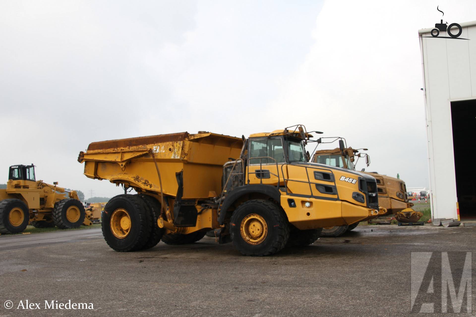 Bell B45E machine nabij spuiterij op 4 mei 2026