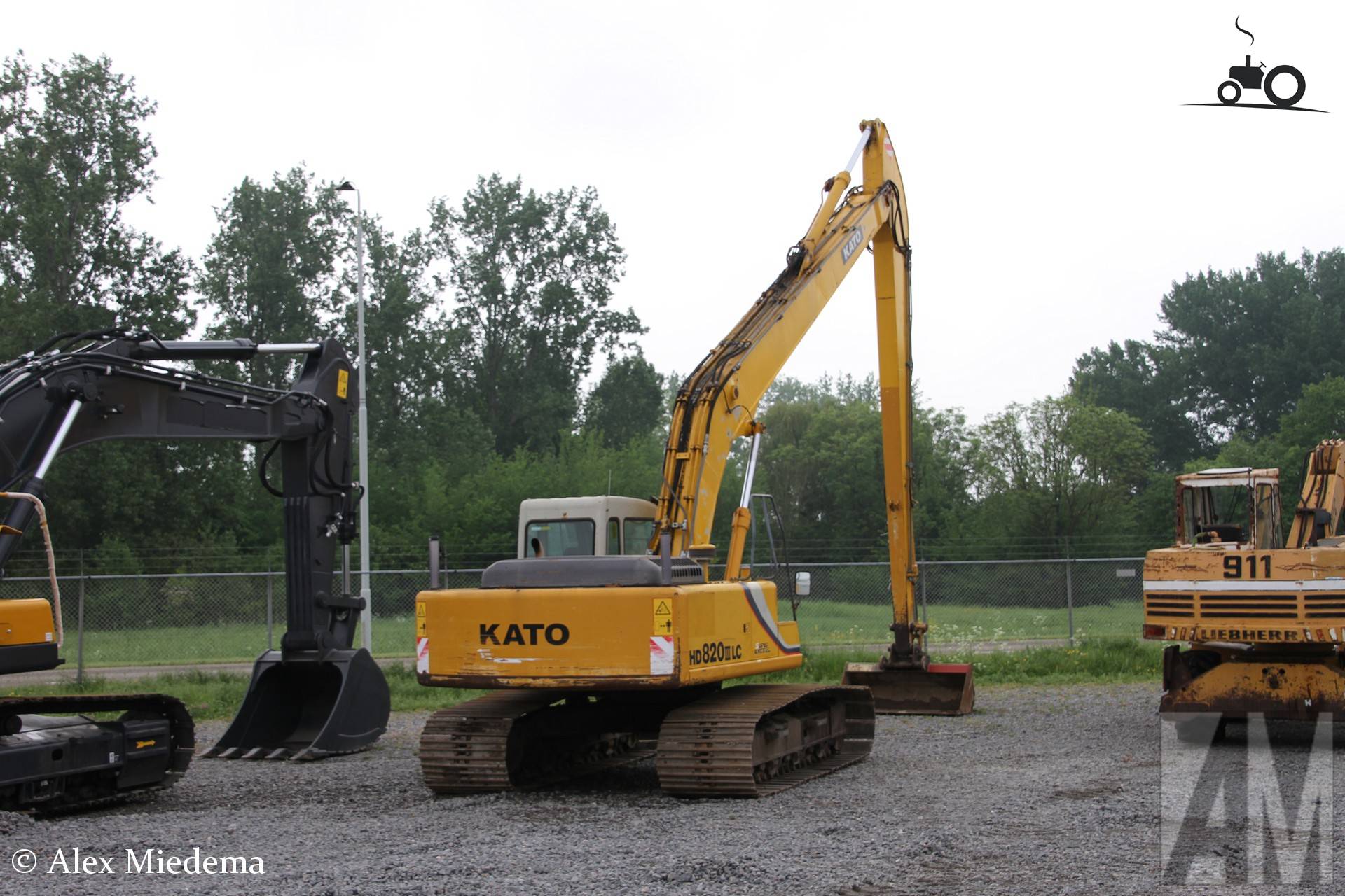 Kato HD820III-LC rupsgraafmachine in Moerdijk