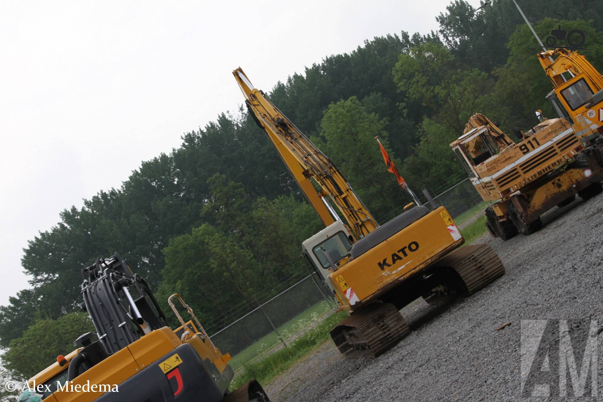 Kato HD820III-LC Long Reach Rupsgraafmachine