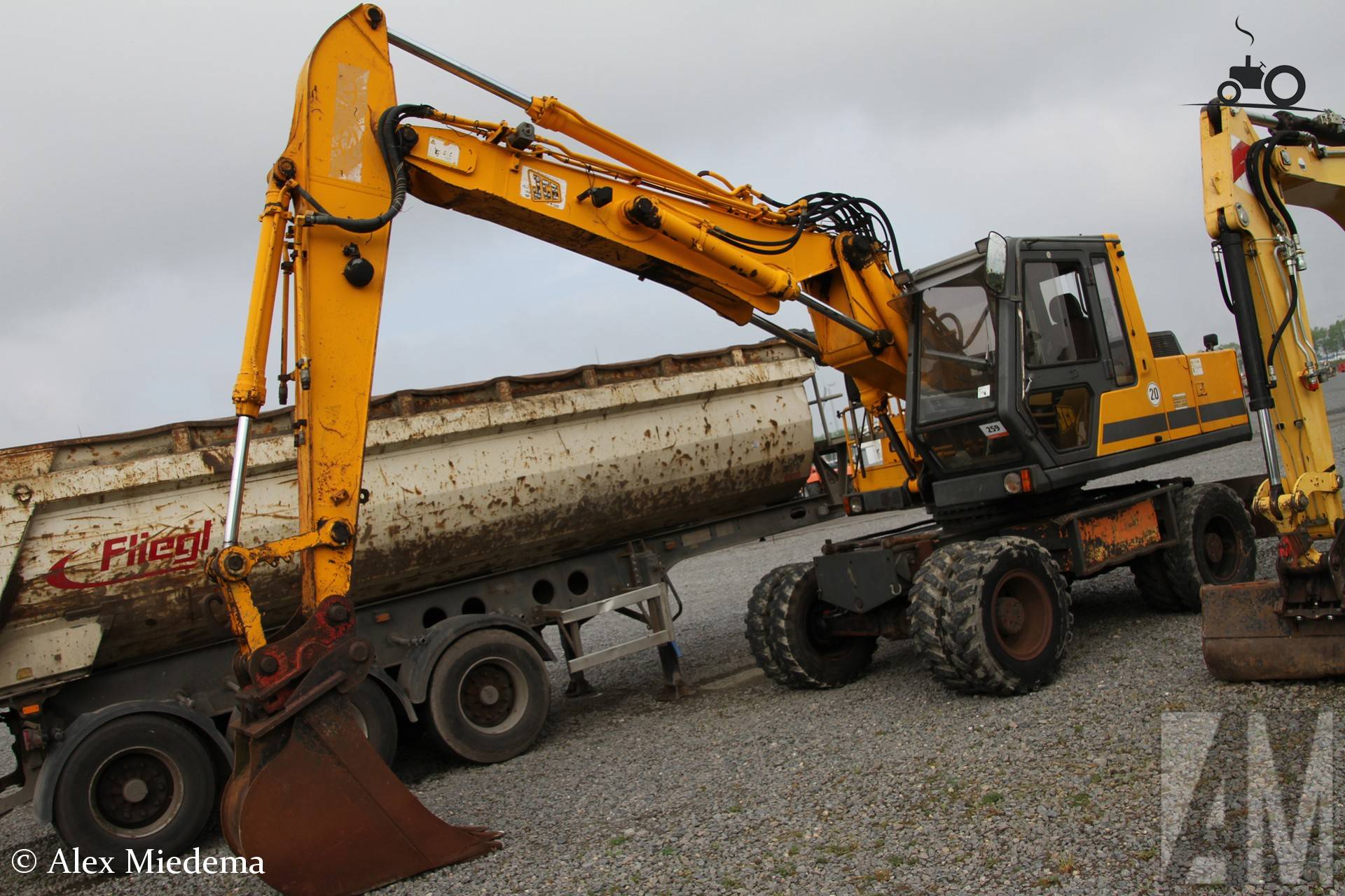JCB JS130W bij Ritchie Bros veiling in Moerdijk