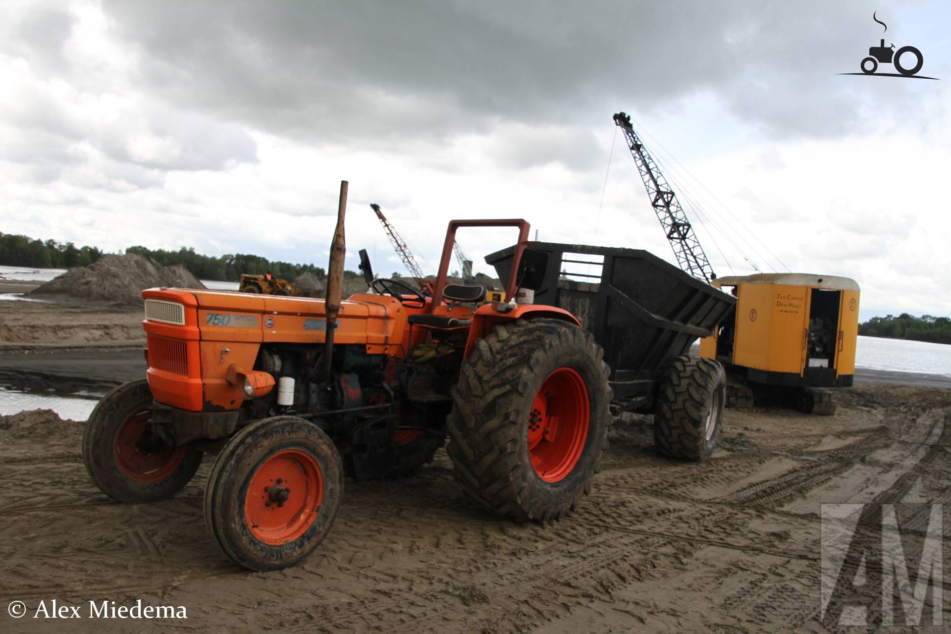 Fiat 750 geladen door dragline Jac. Caron