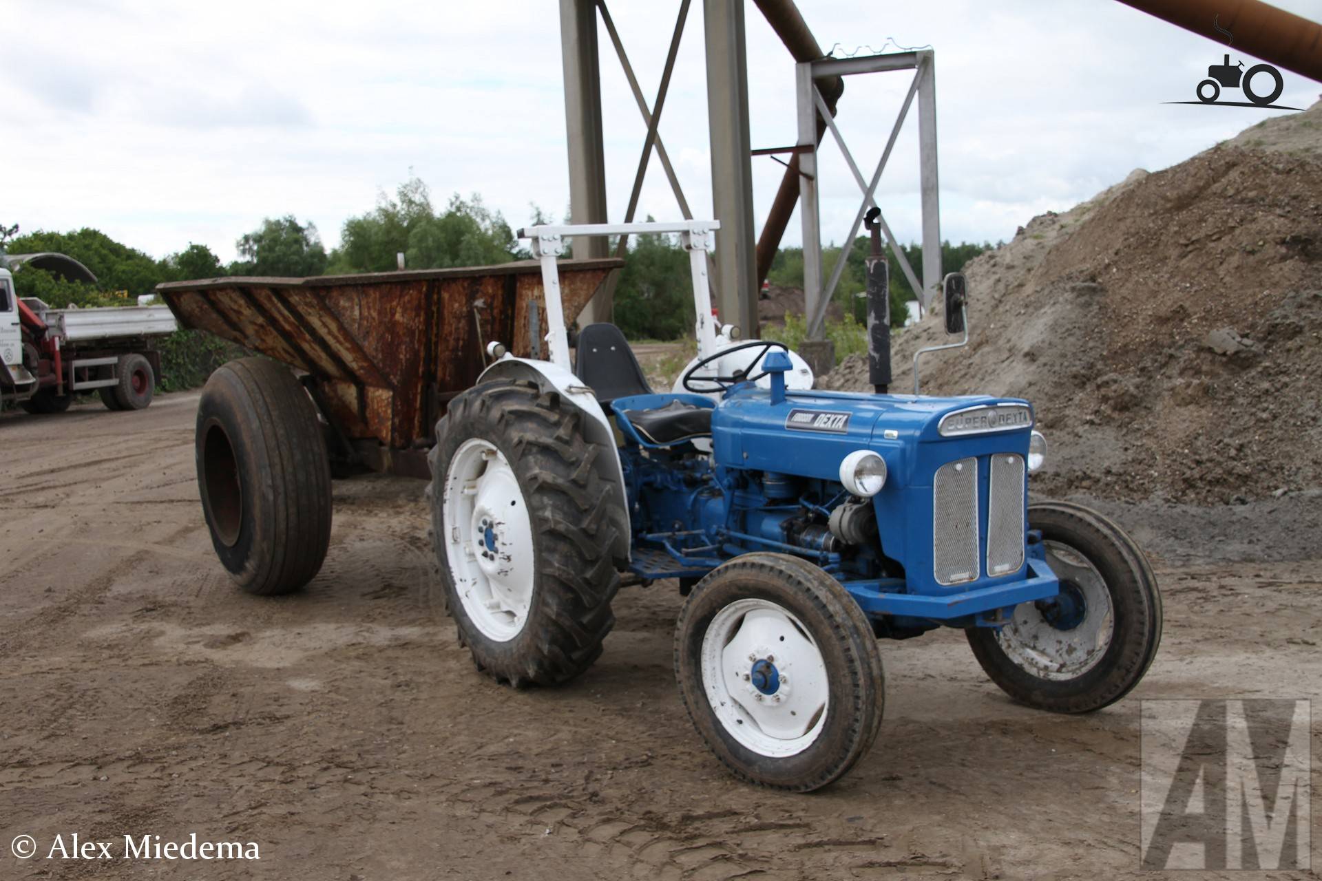 Fordson Super Dexta trekker op Zandput De Dormelaar