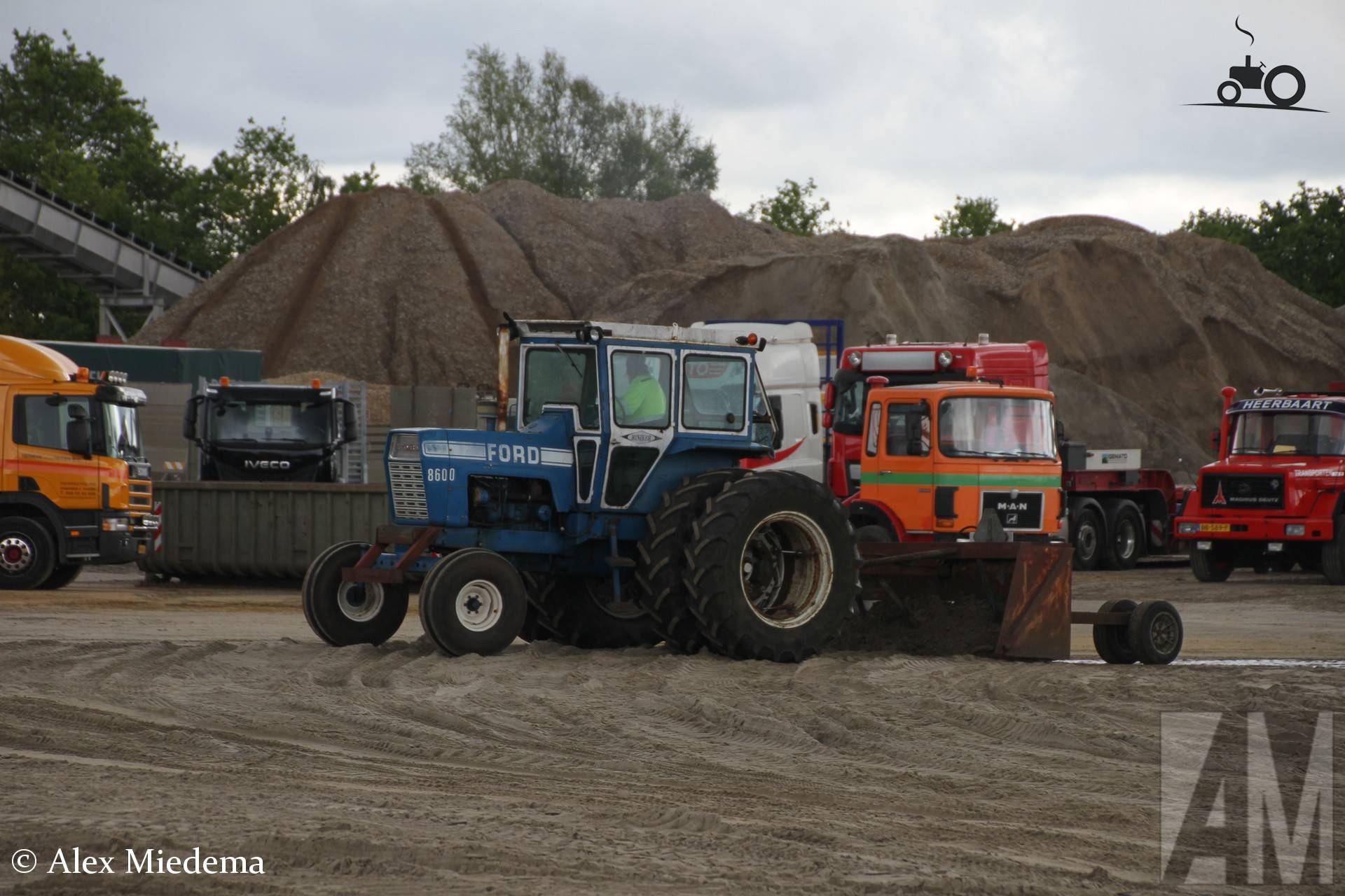 Ford 8600 tractor met kilverbak in Markelo