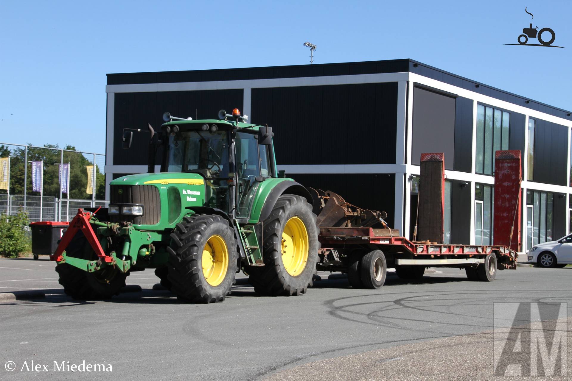 John Deere 6820 tractor met Goldhofer aanhangwagen