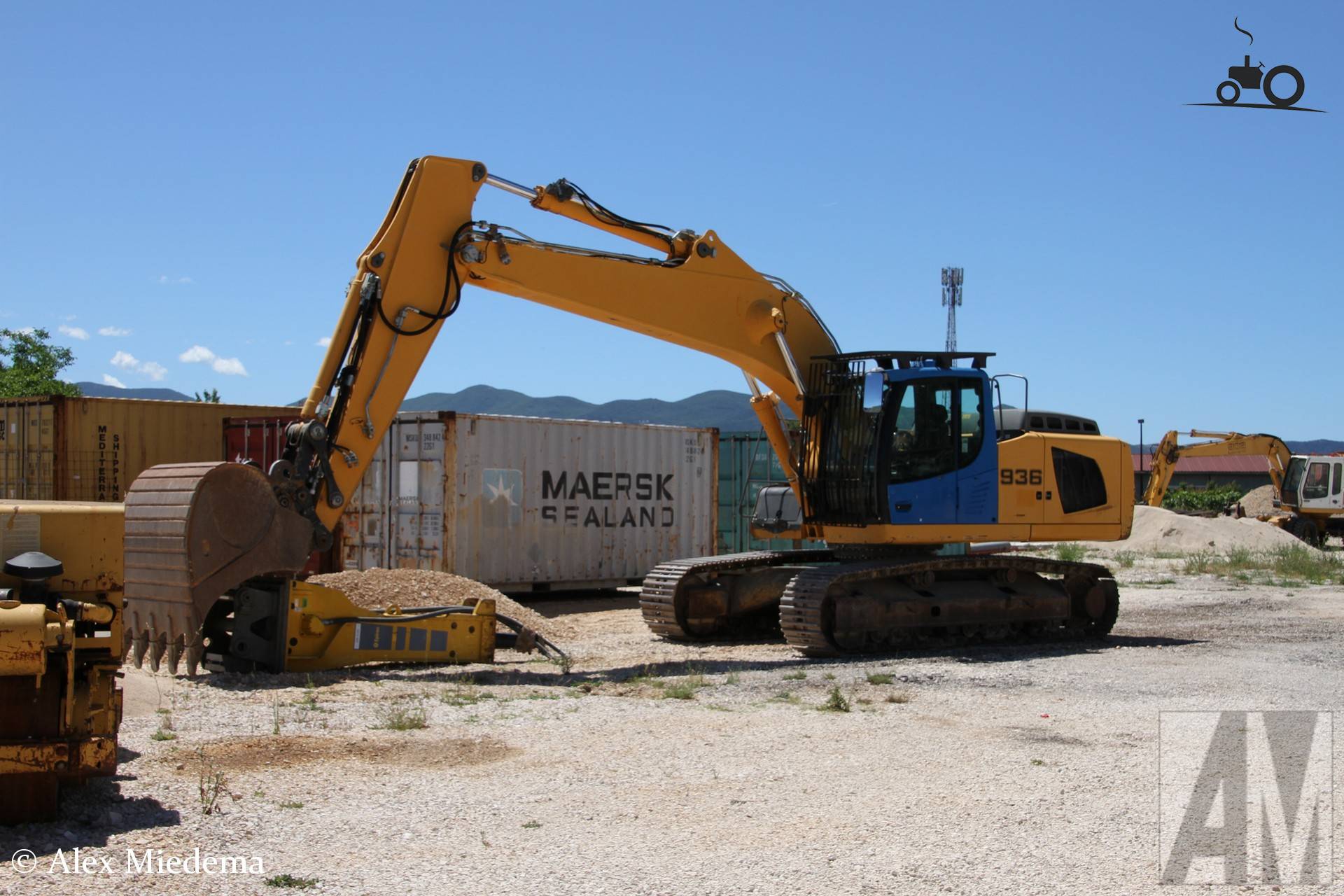 Liebherr 936 in Kroatië, vlak bij de Bosnische grens