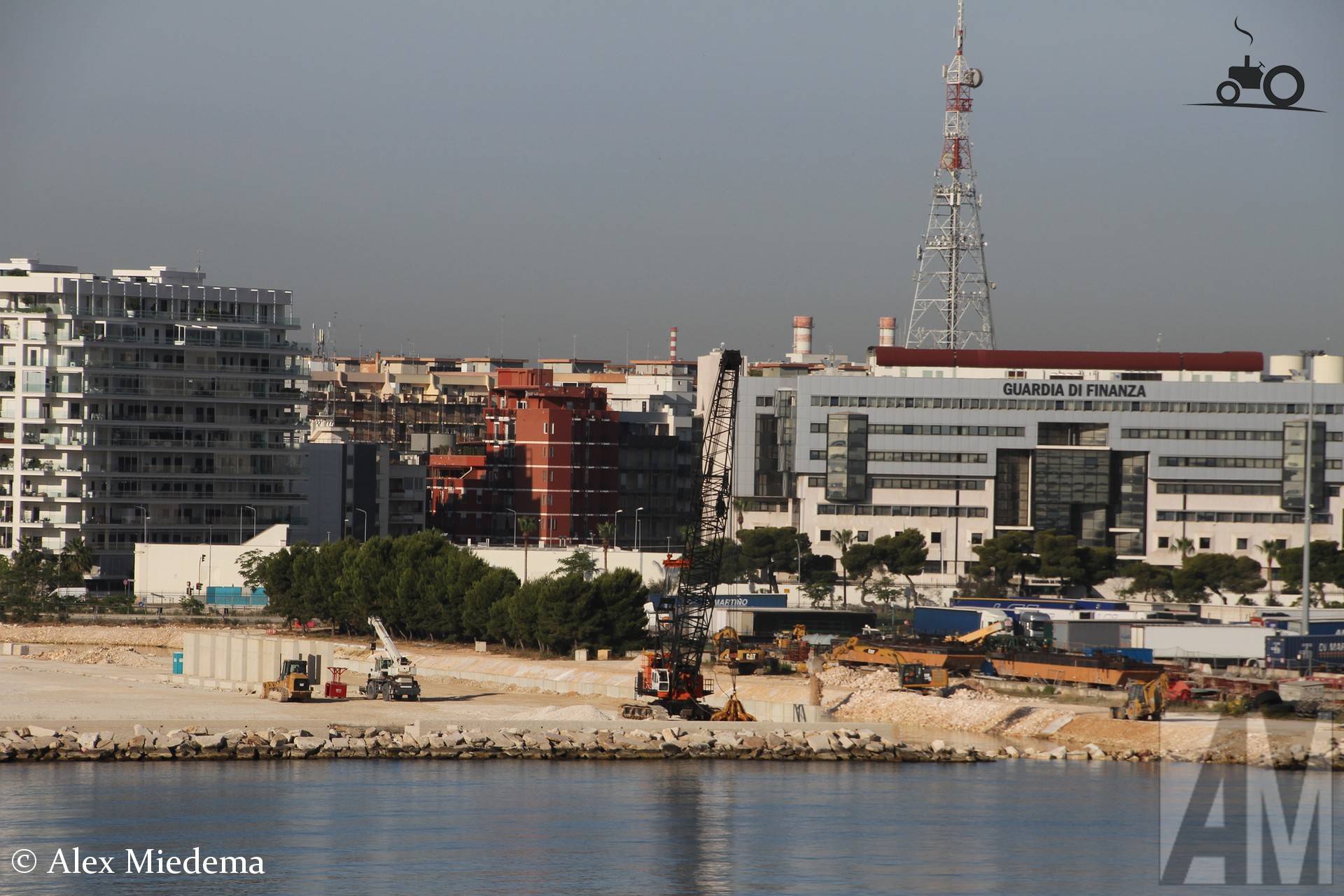 Hijskraan in Bari, Italië