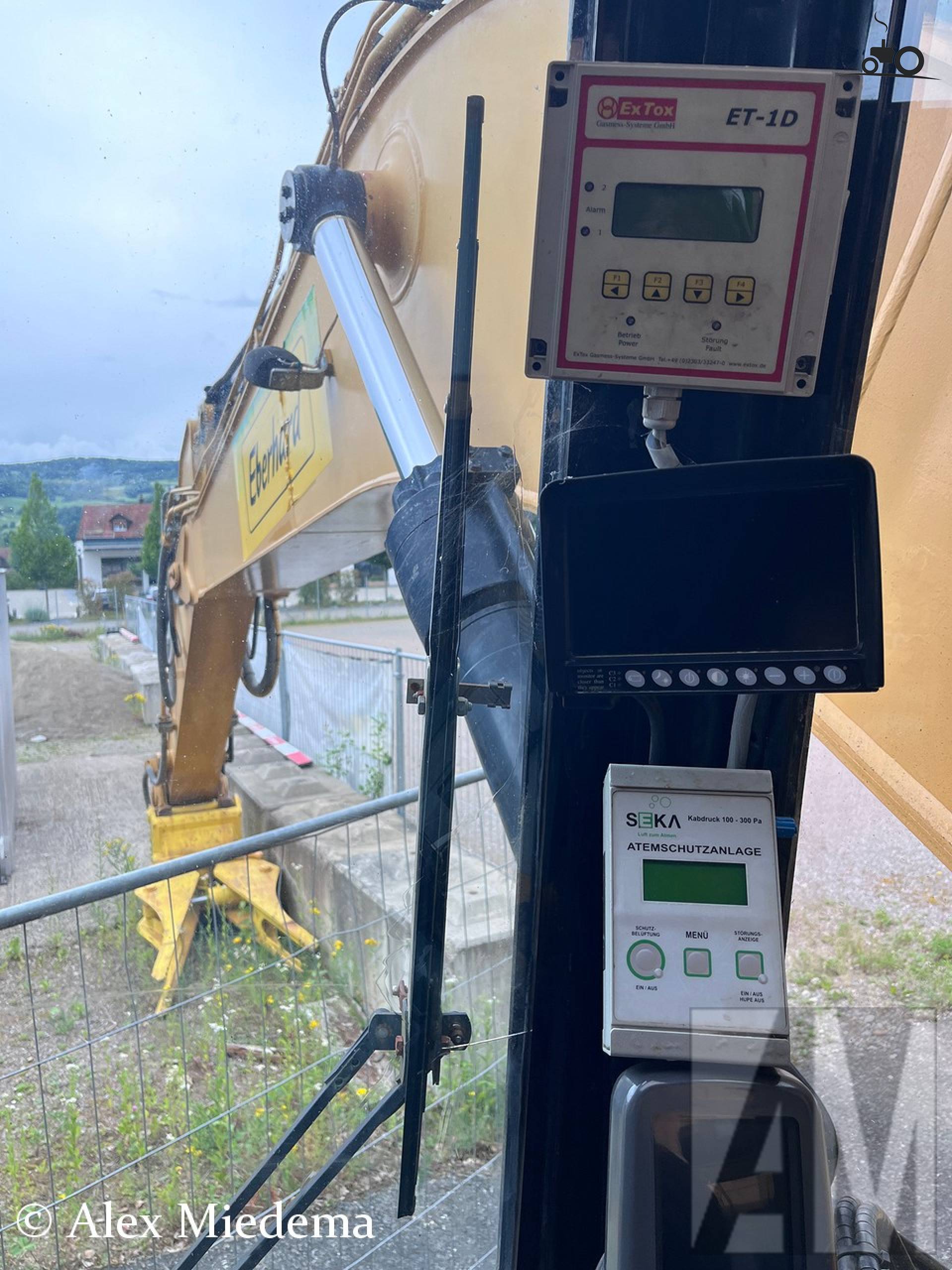 Cat 325D graafmachine van 2007 in Fisibach Zwitserland