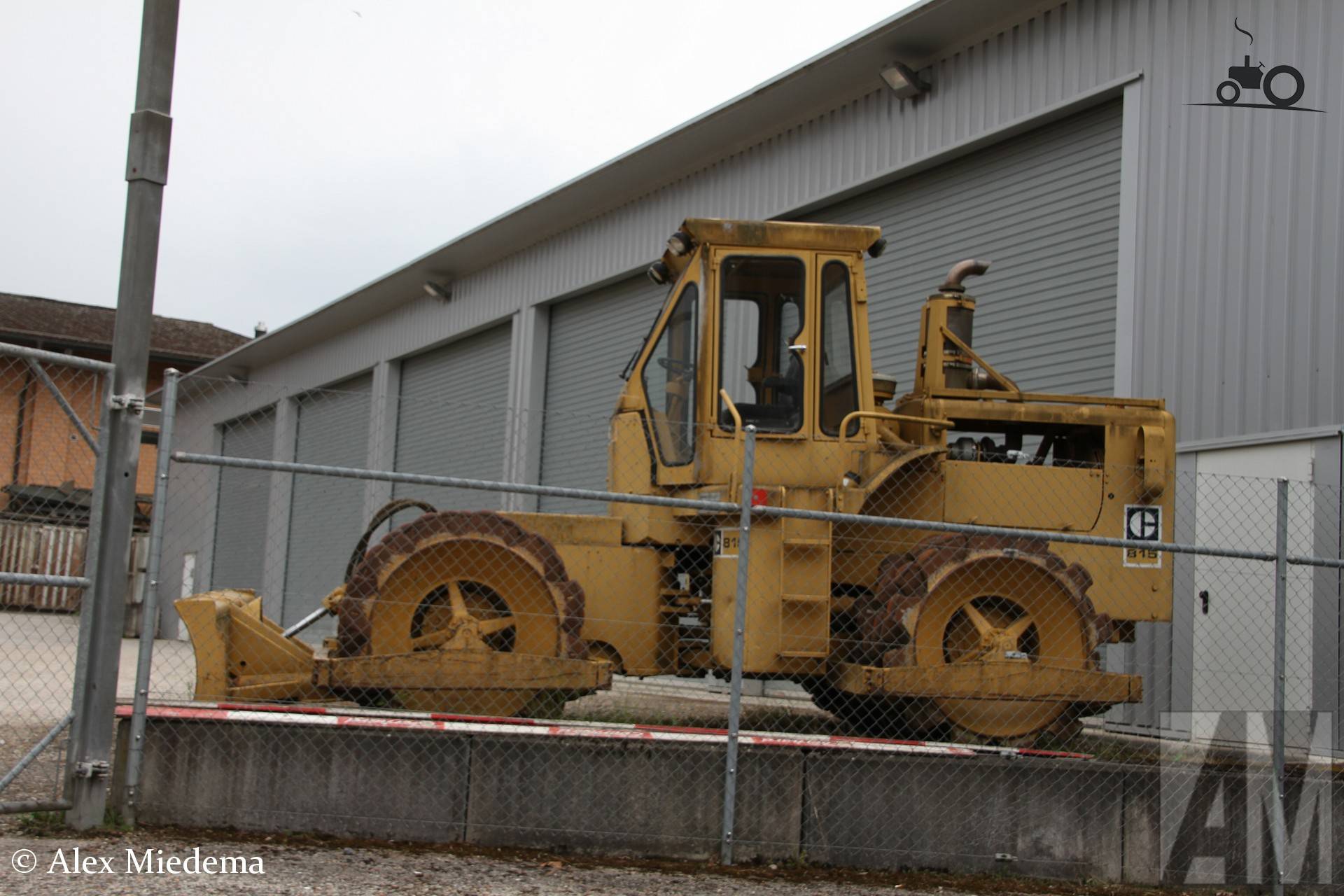 Compactor Caterpillar 815 at Ebianum Baggermuseum, Fisibach