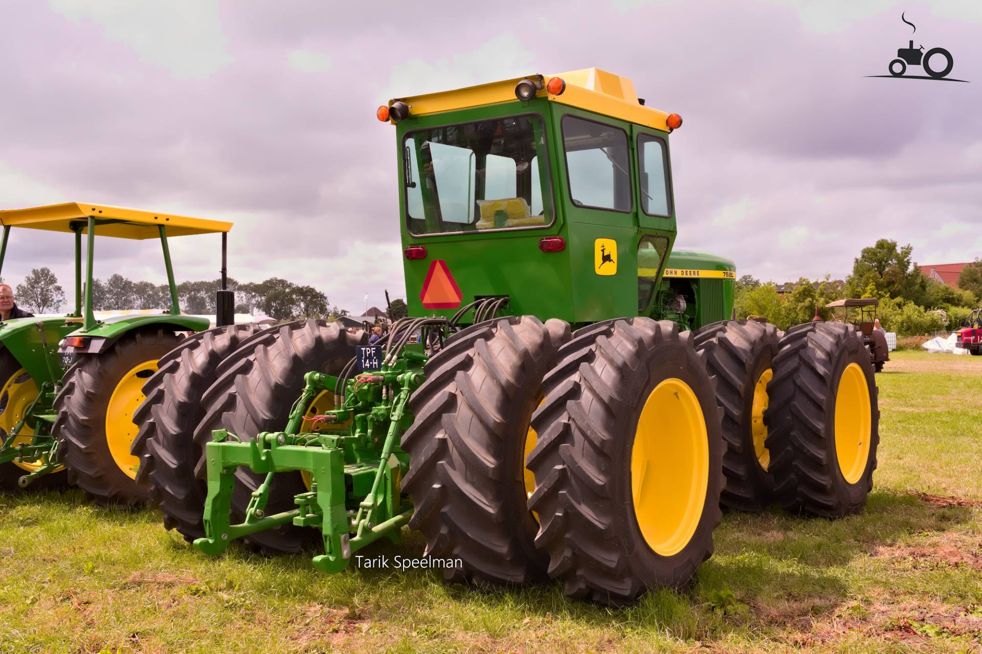 John Deere 7520 Trekker in Hensbroek