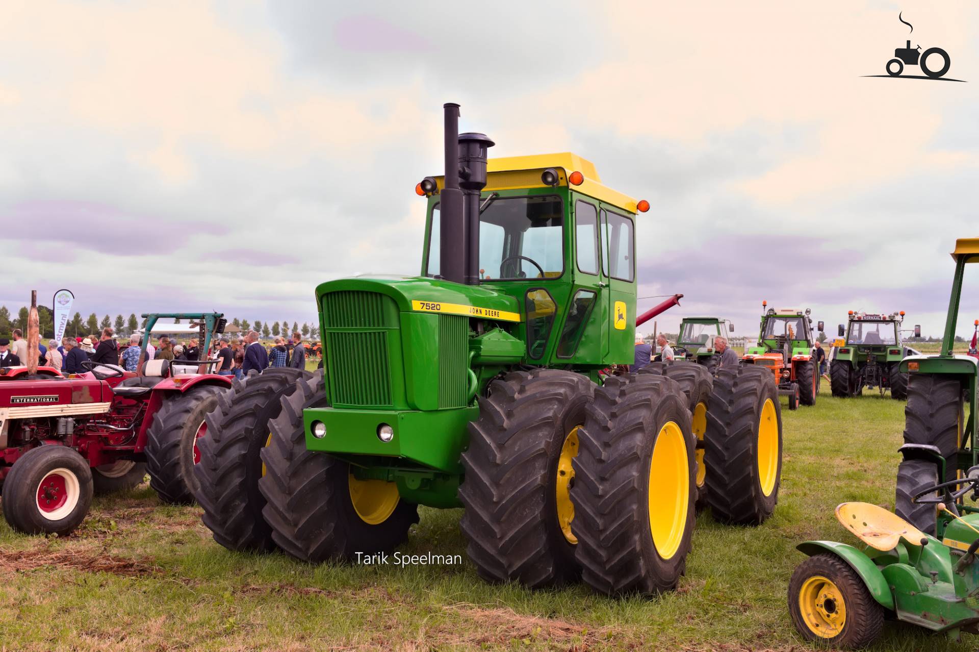 John Deere 7520 trekker in Hensbroek