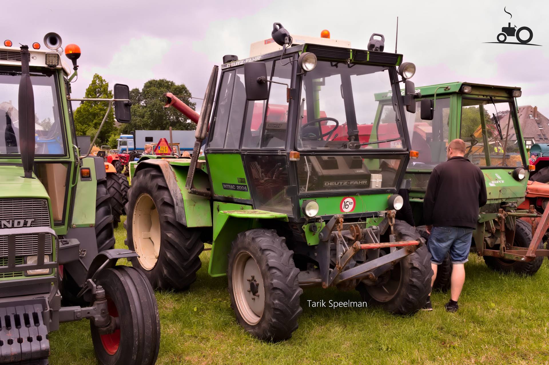 Deutz-Fahr Intrac 2004 trekker in Hensbroek