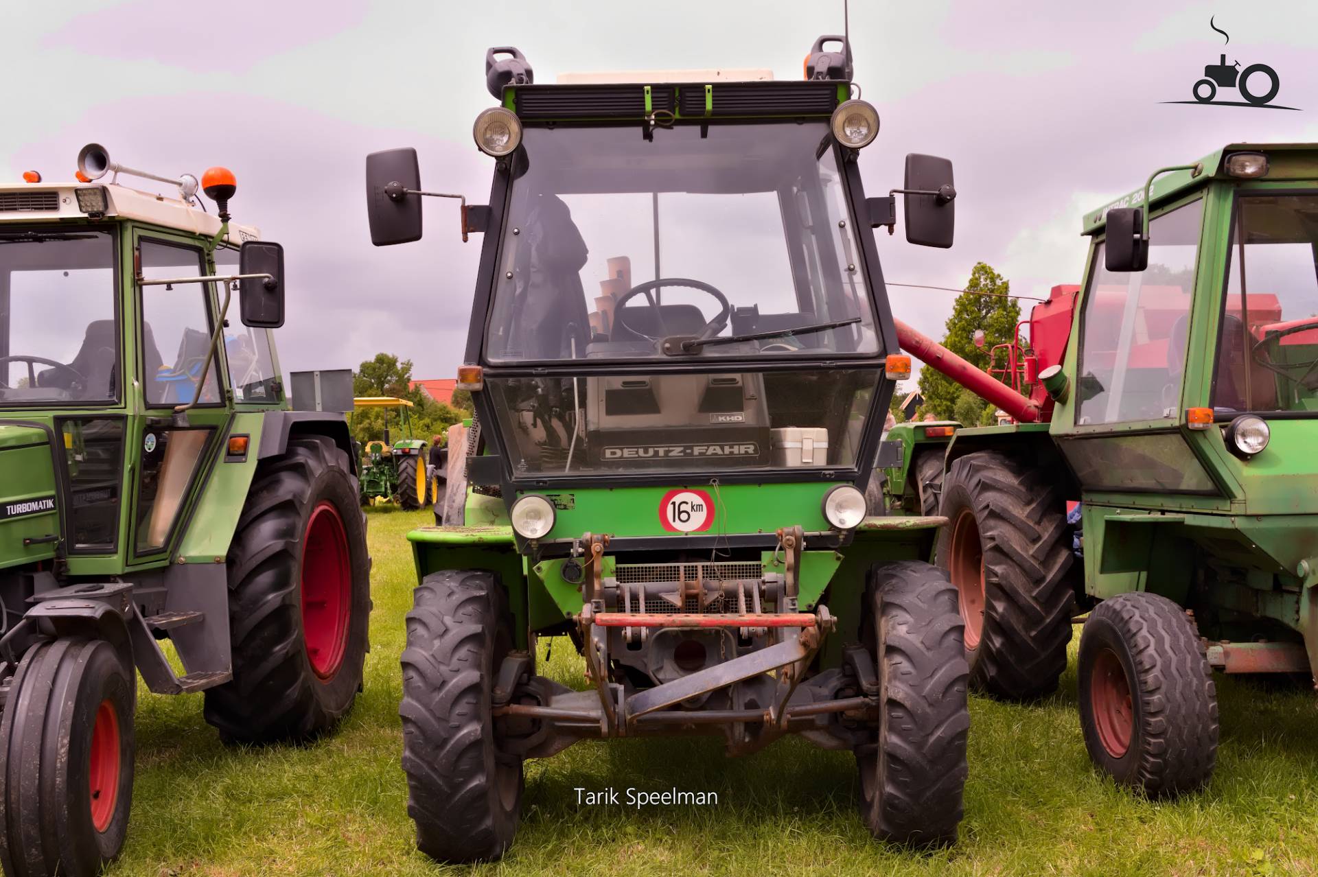 Deutz-Fahr Intrac 2004 Trekker in Hensbroek