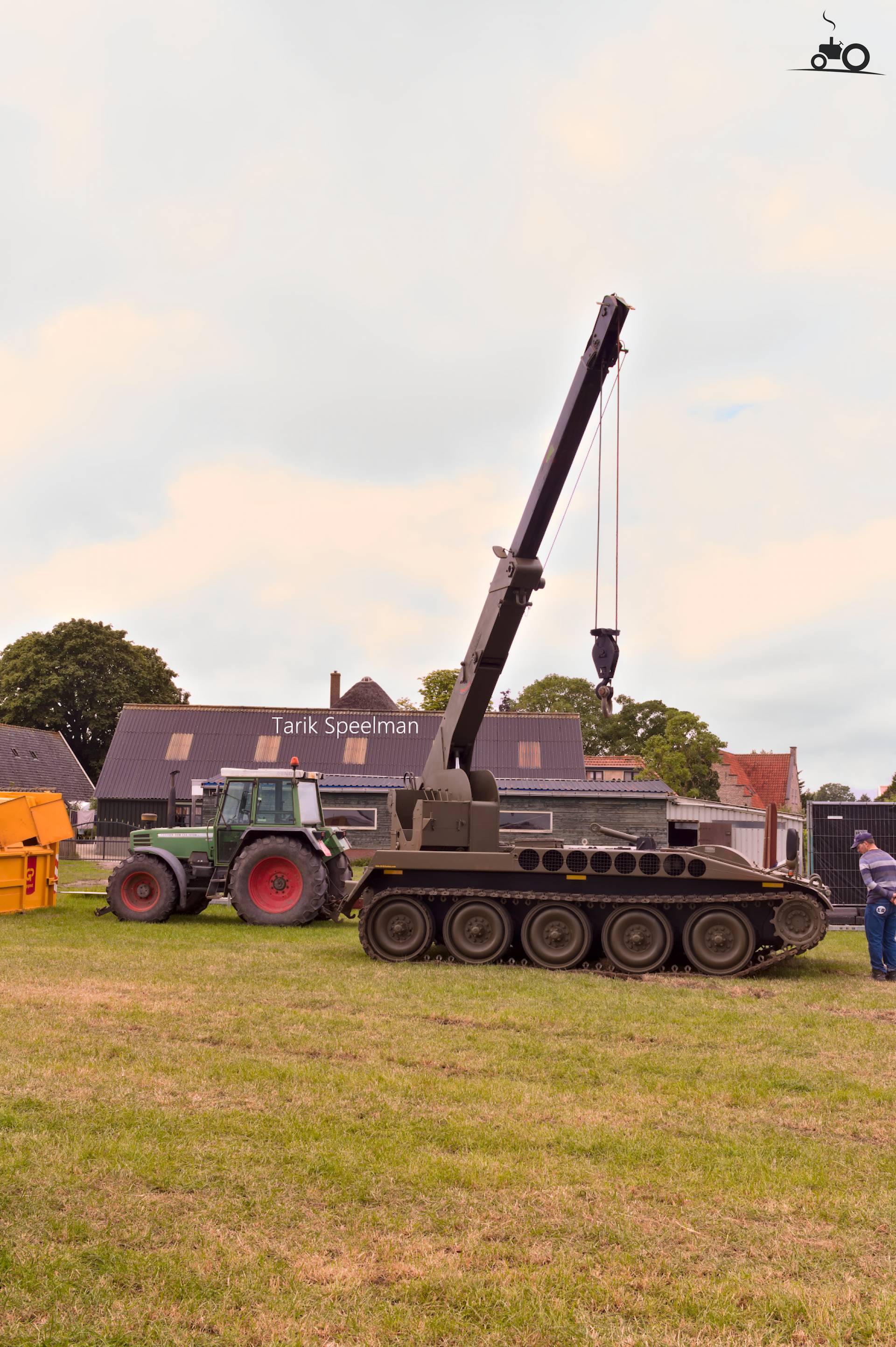 Defensie hijskraan Bowen en Mclaughlin in Hensbroek