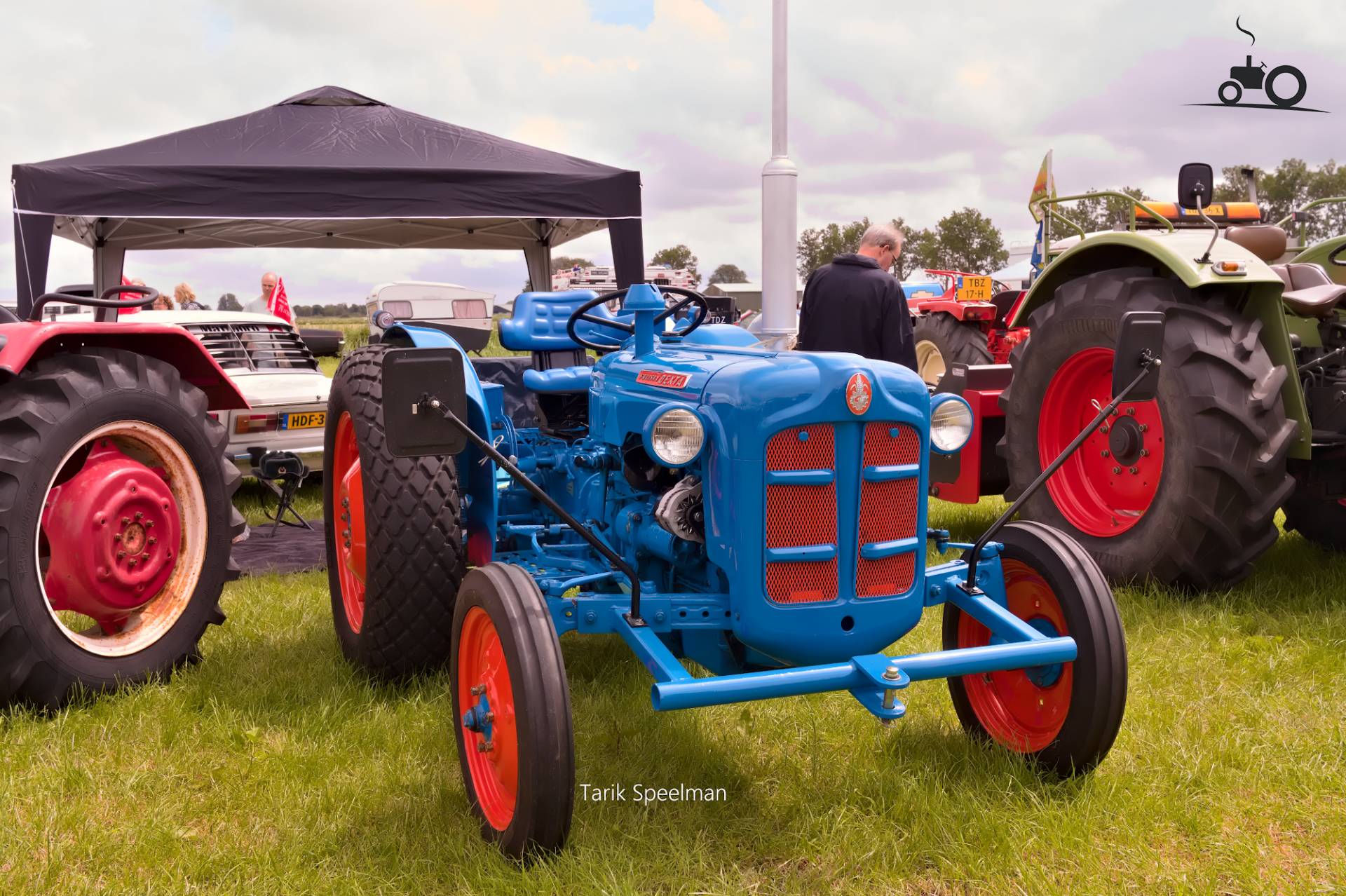 Fordson Dexta trekker in Hensbroek
