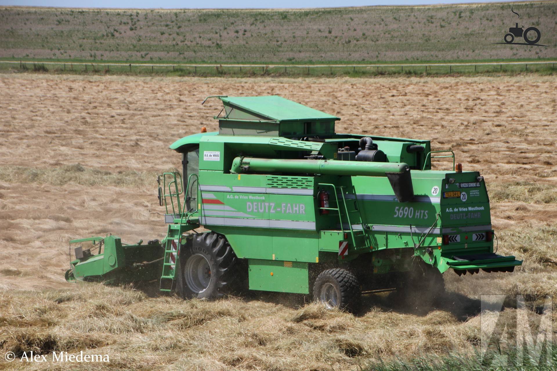 Deutz-Fahr 5690 HTS Maaidorser in Westhoek