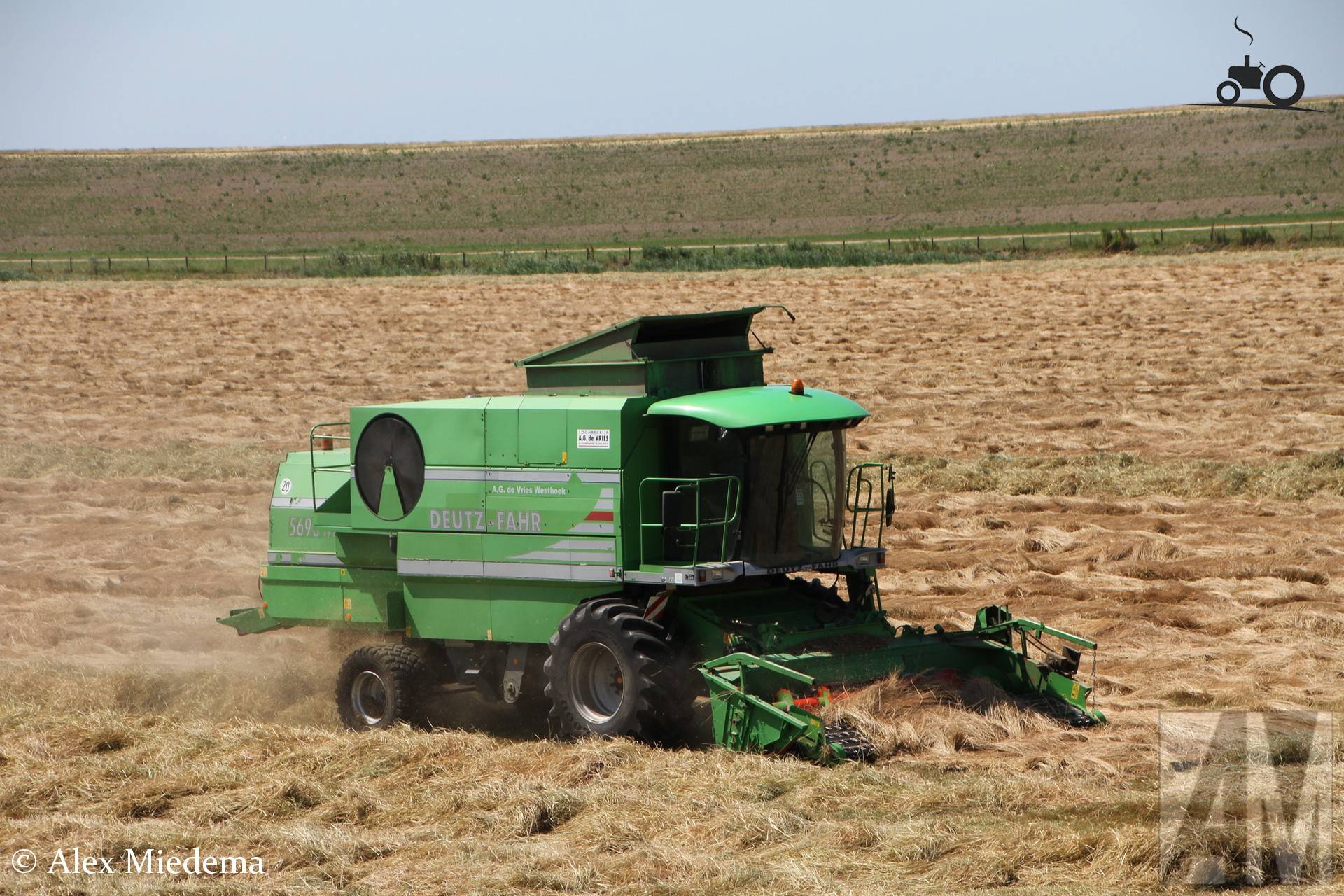 Deutz-Fahr 5690 HTS maaidorser in Westhoek