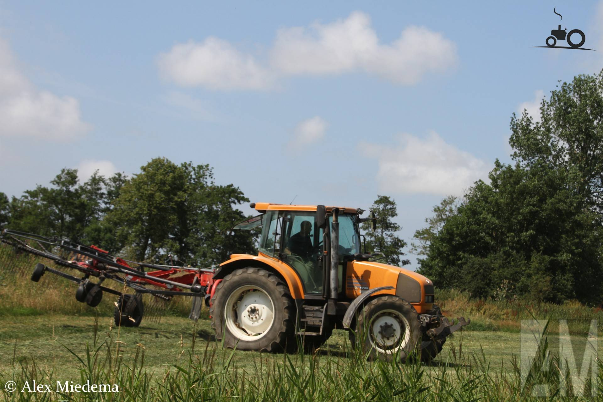 Renault Ares 550 RZ tractor in Berlikum