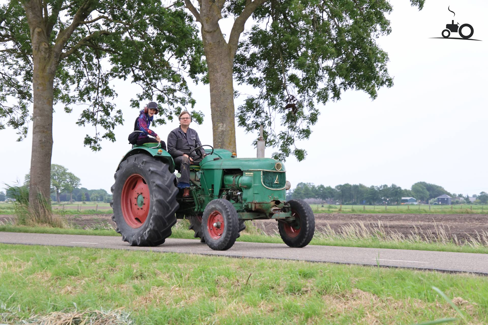 Historisch Festival in Hensbroek met Deutz D5505