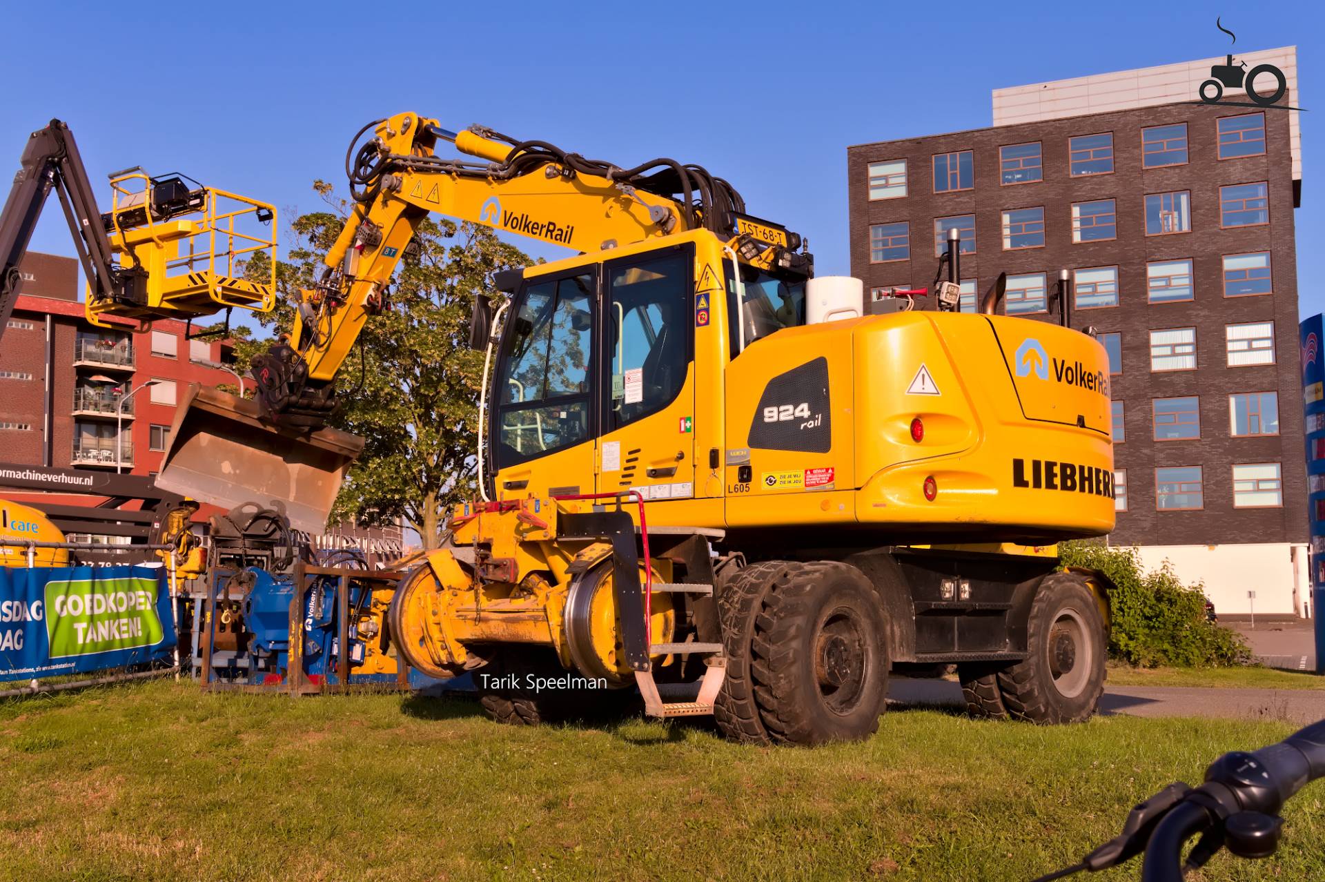 Liebherr 924 Rail Graafmachine in Zwijndrecht