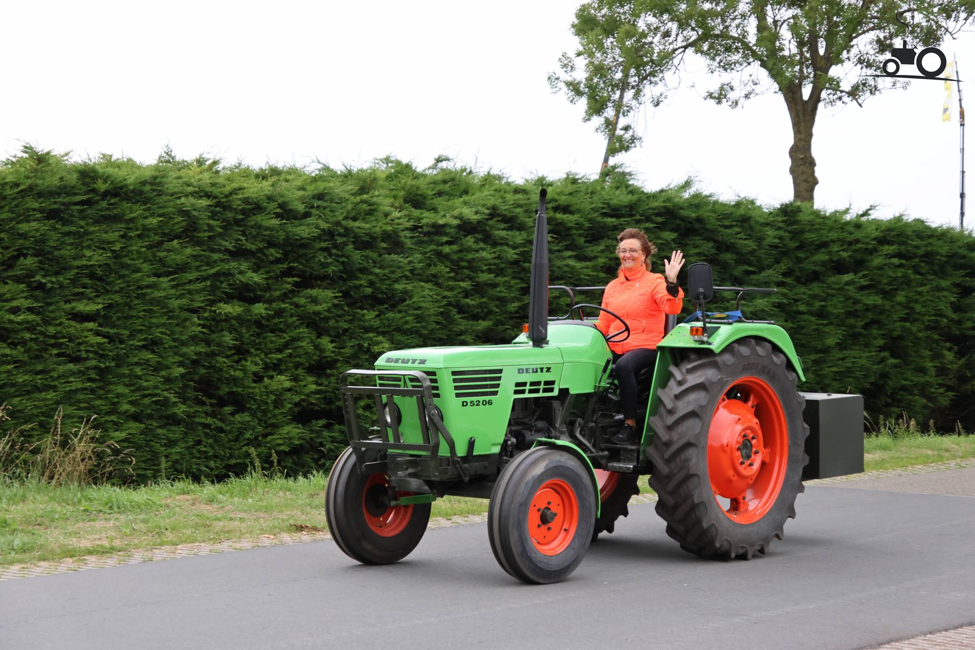 Deutz D5206 op historisch festival in Hensbroek