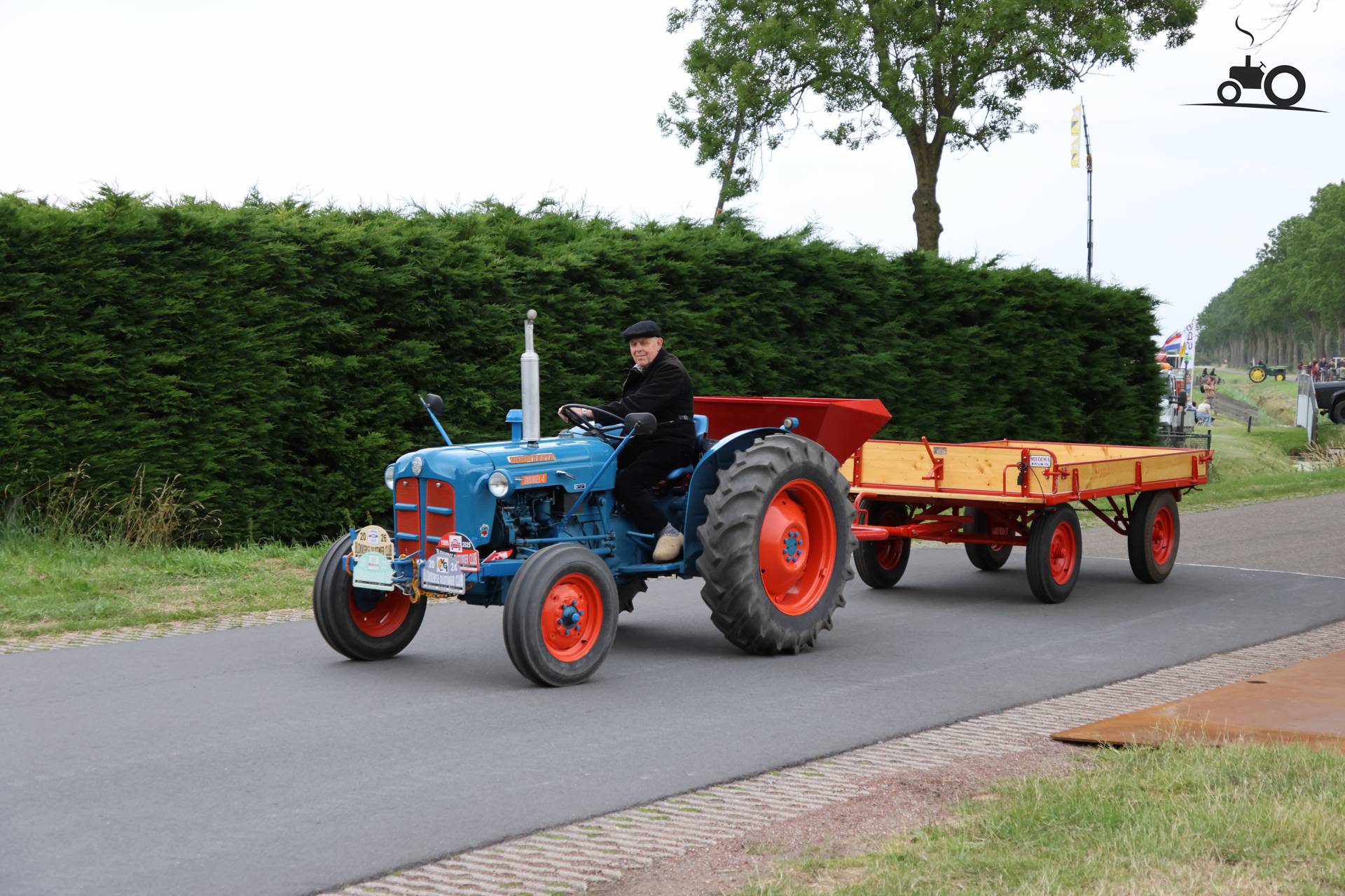 Fordson Dexta op historisch festival in Hensbroek