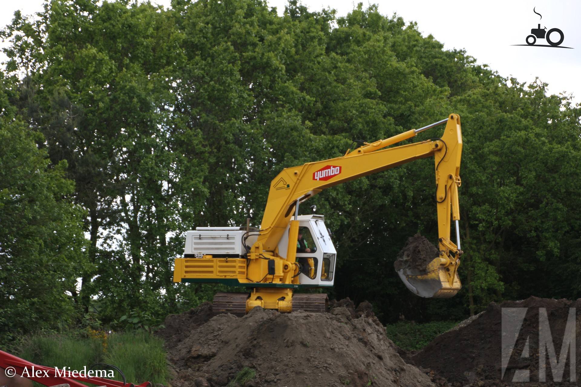 Yumbo 3964 graafmachine op locatie Zandput De Dormelaar