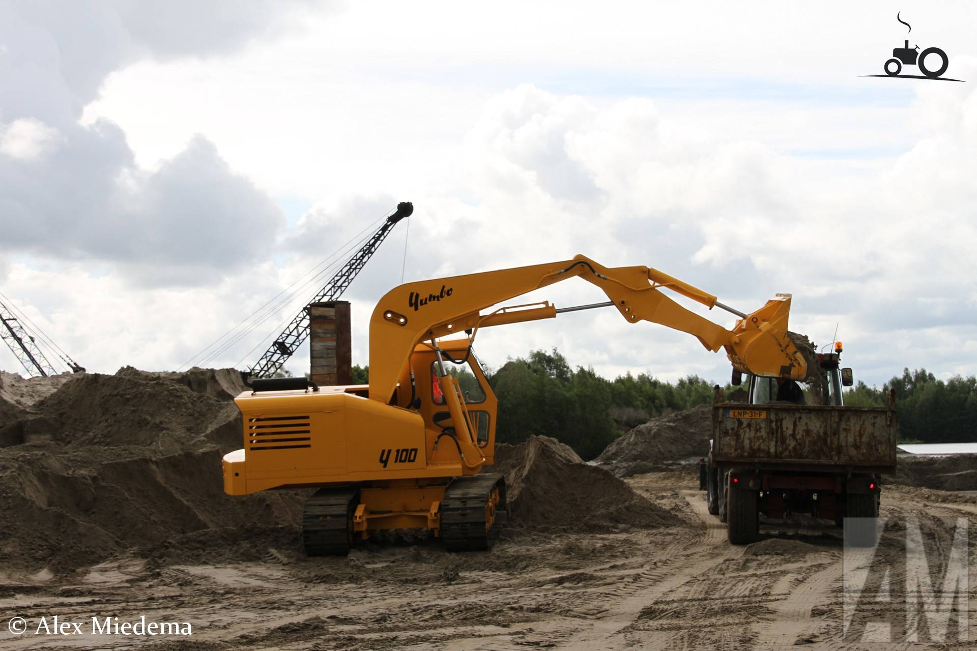 Yumbo Y 100 graafmachine bij De Dormelaar, Markelo