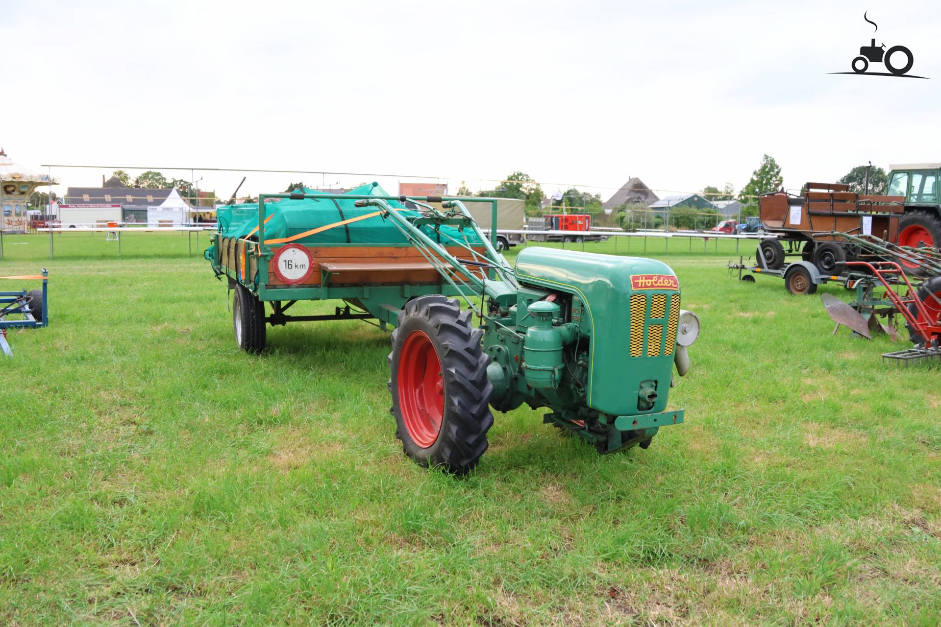 Holder machine op historisch festival in Hensbroek