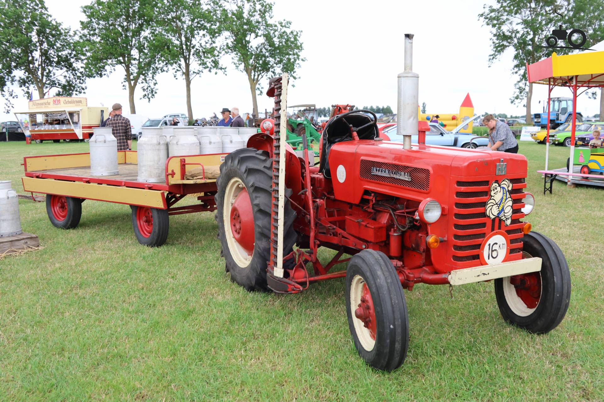 International B275 op historisch festival in Hensbroek