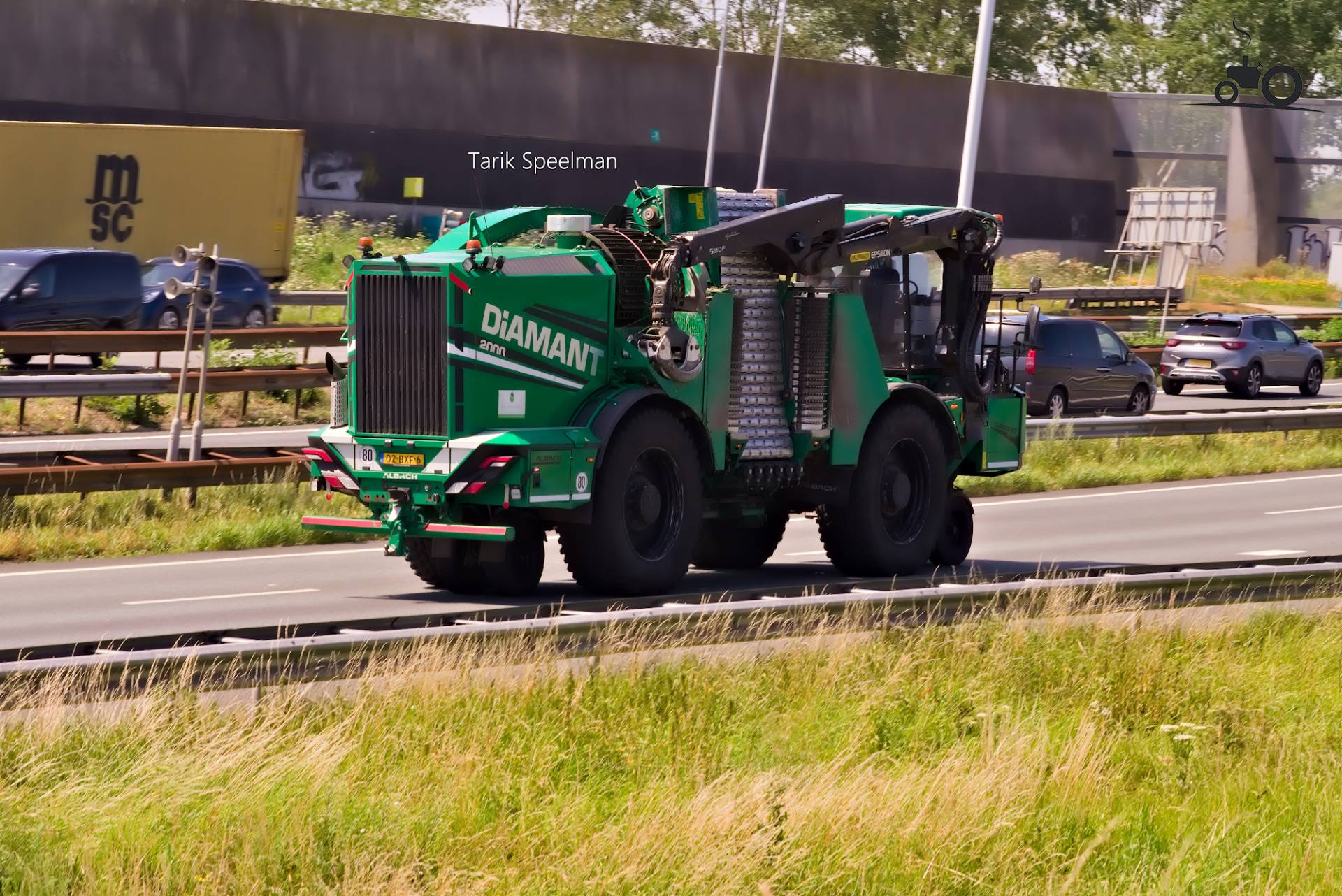 Albach Diamant 2000 zelfrijdende chipper op A16