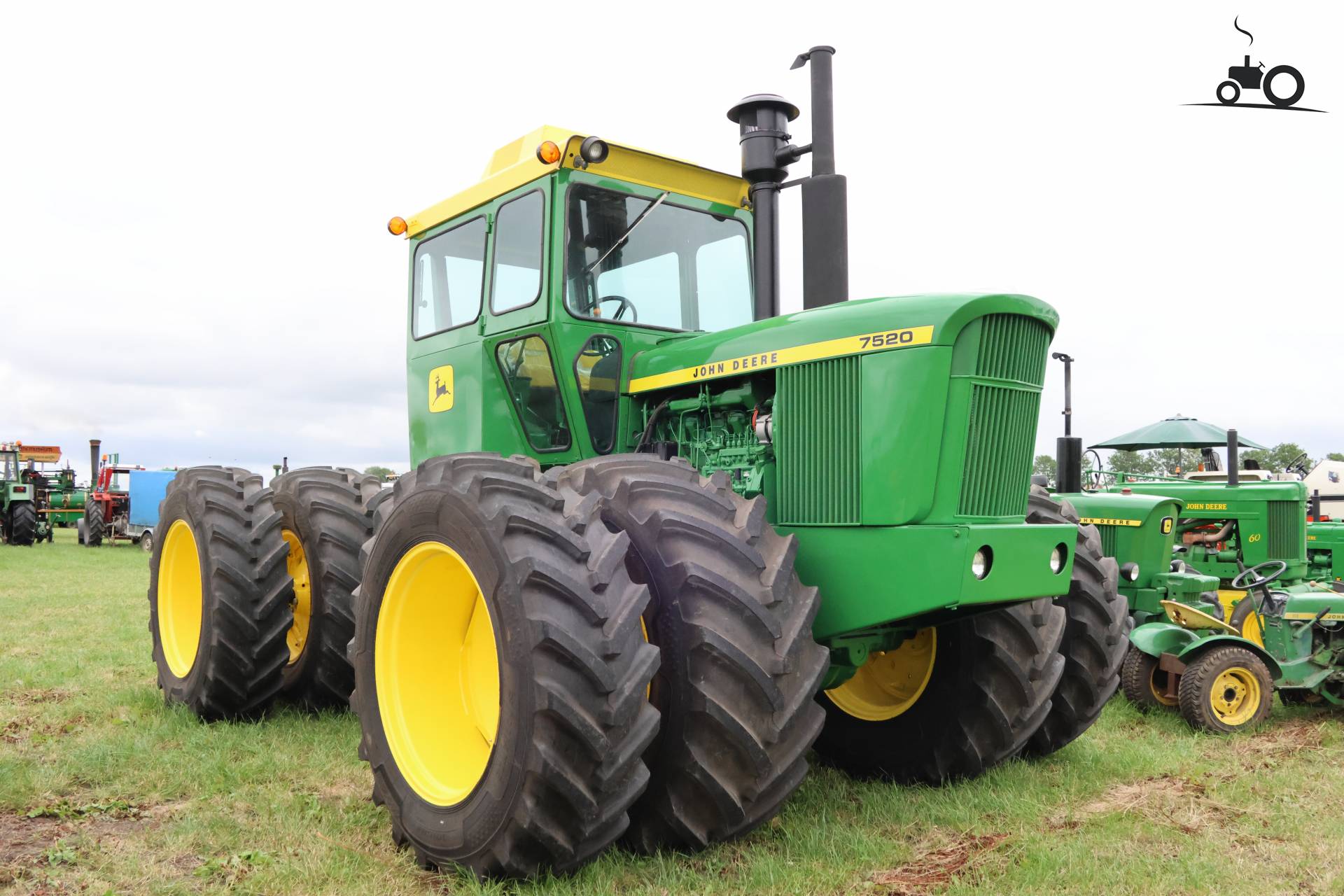 John Deere 7520 bij Historisch Festival in Hensbroek