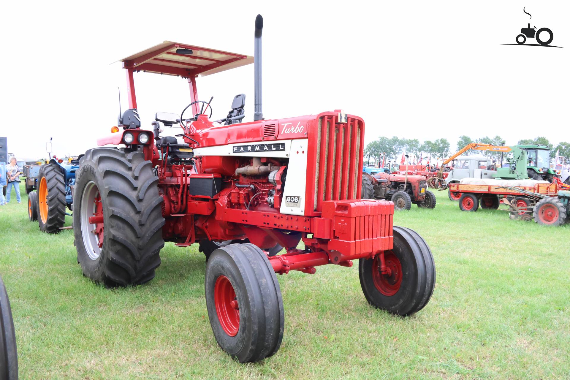 Farmall 806 op Historisch Festival in Hensbroek