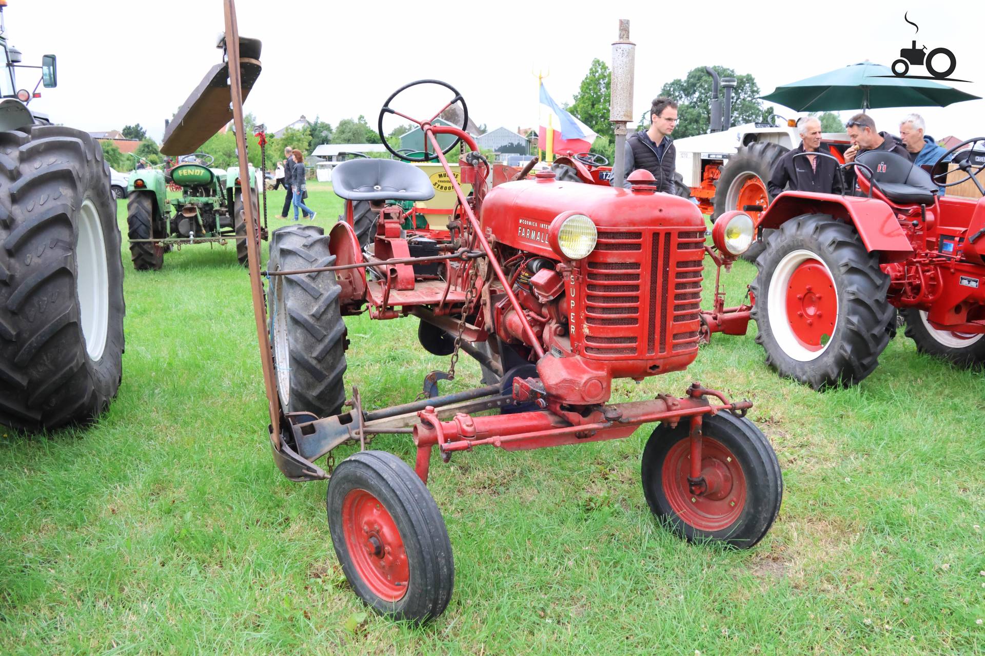Farmall Cub tractor op historisch festival
