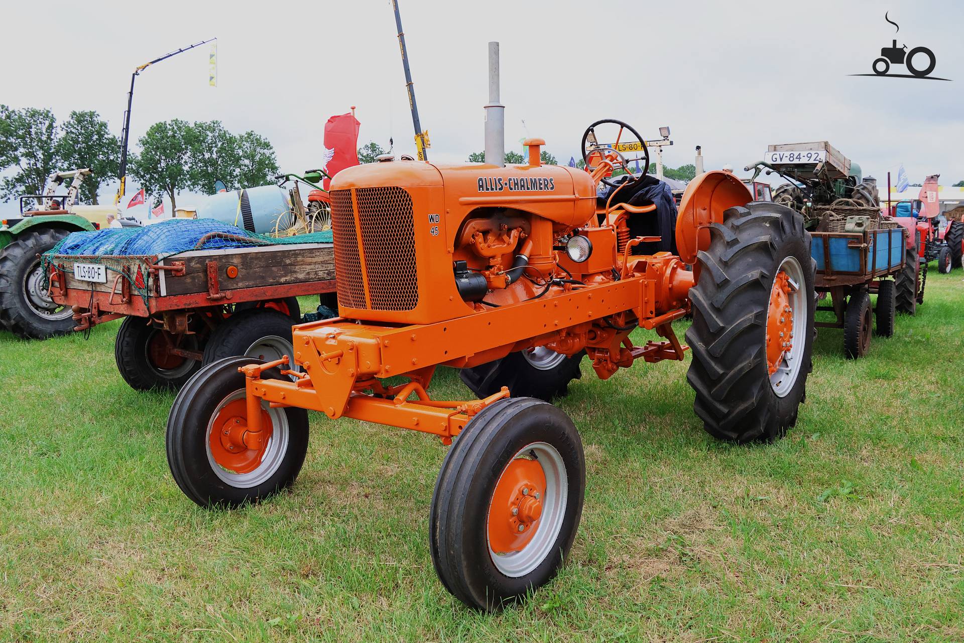 Allis-Chalmers WD45 tractor op historisch festival