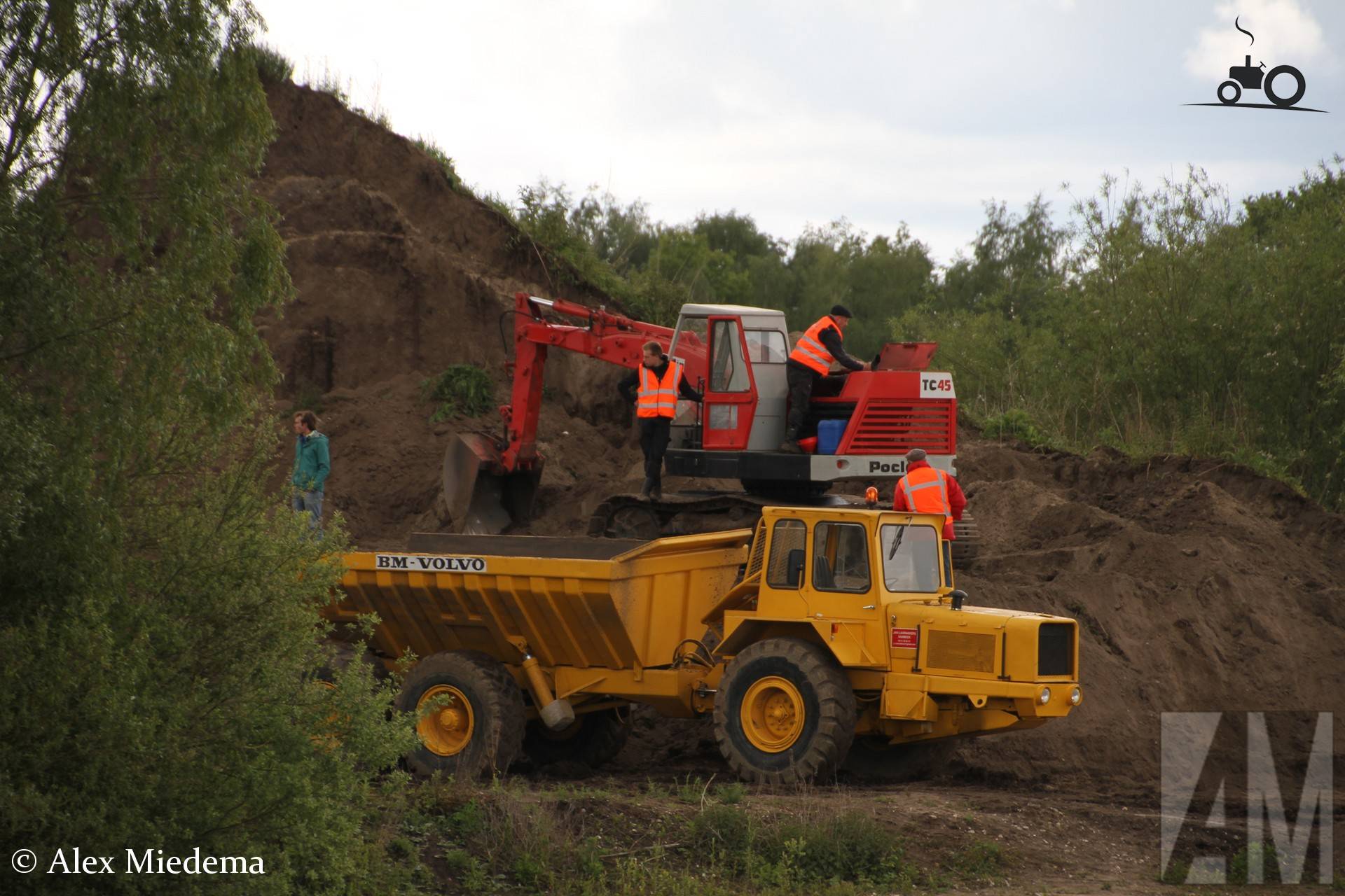 BM Volvo knikdumper bij Zandput De Dormelaar
