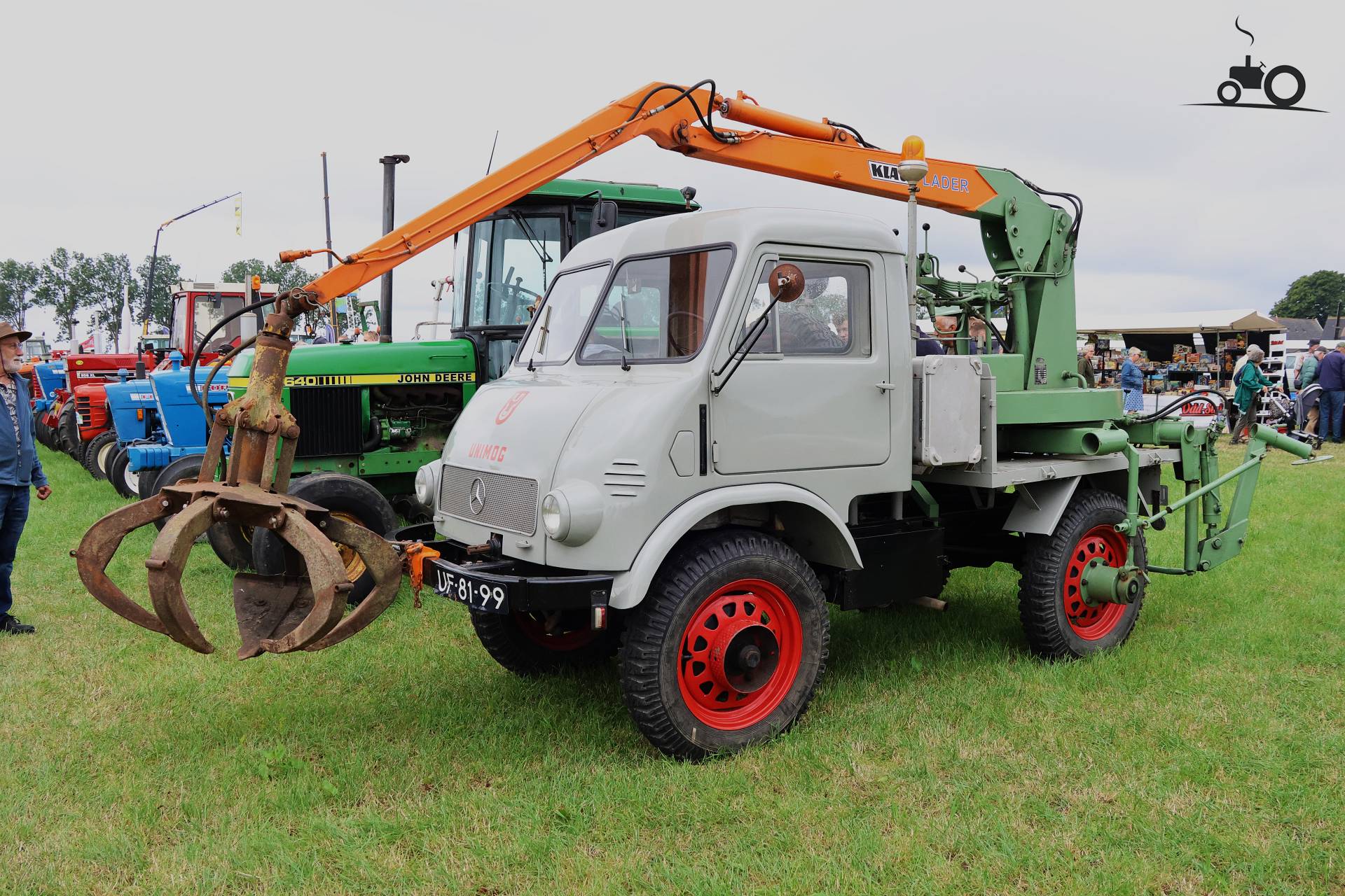 Unimog 402 met Klaus laadkraan en polypknijper