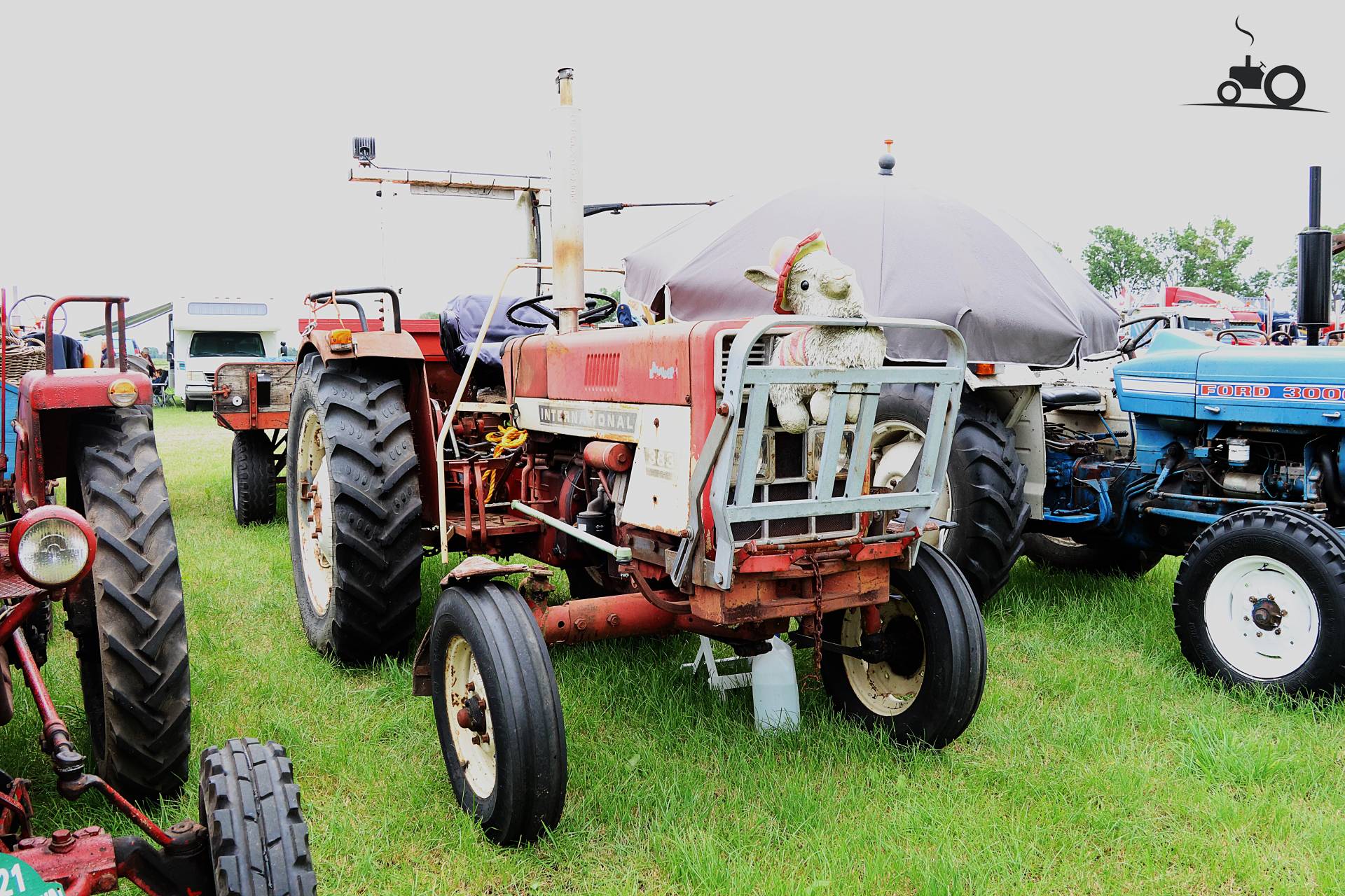 International 383 machine op historisch festival in Hensbroek
