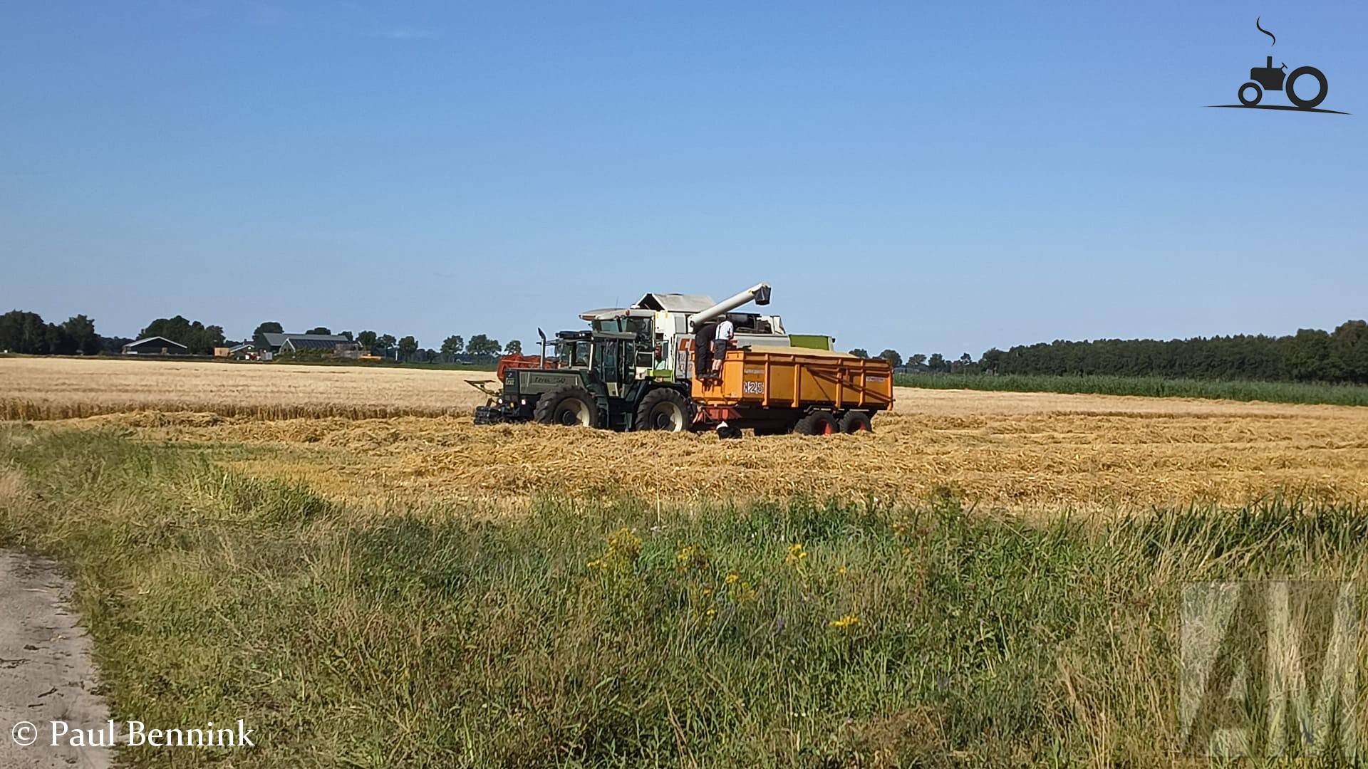 LandTechnik Schönebeck GmbH Trac 160 uit 1998 tijdens oogst