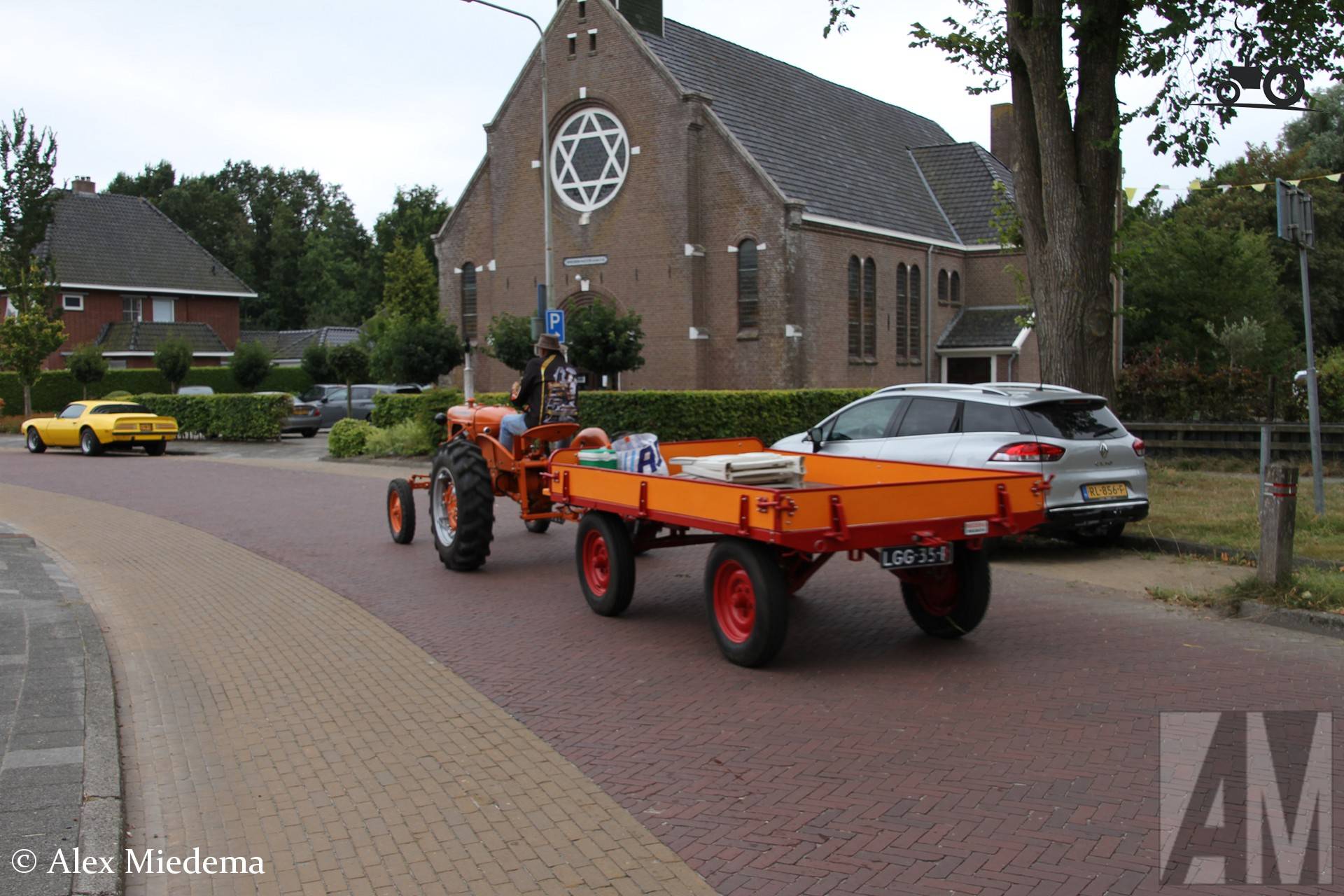 Miedema Landbouwwagen getrokken door Allis-Chalmers tractor