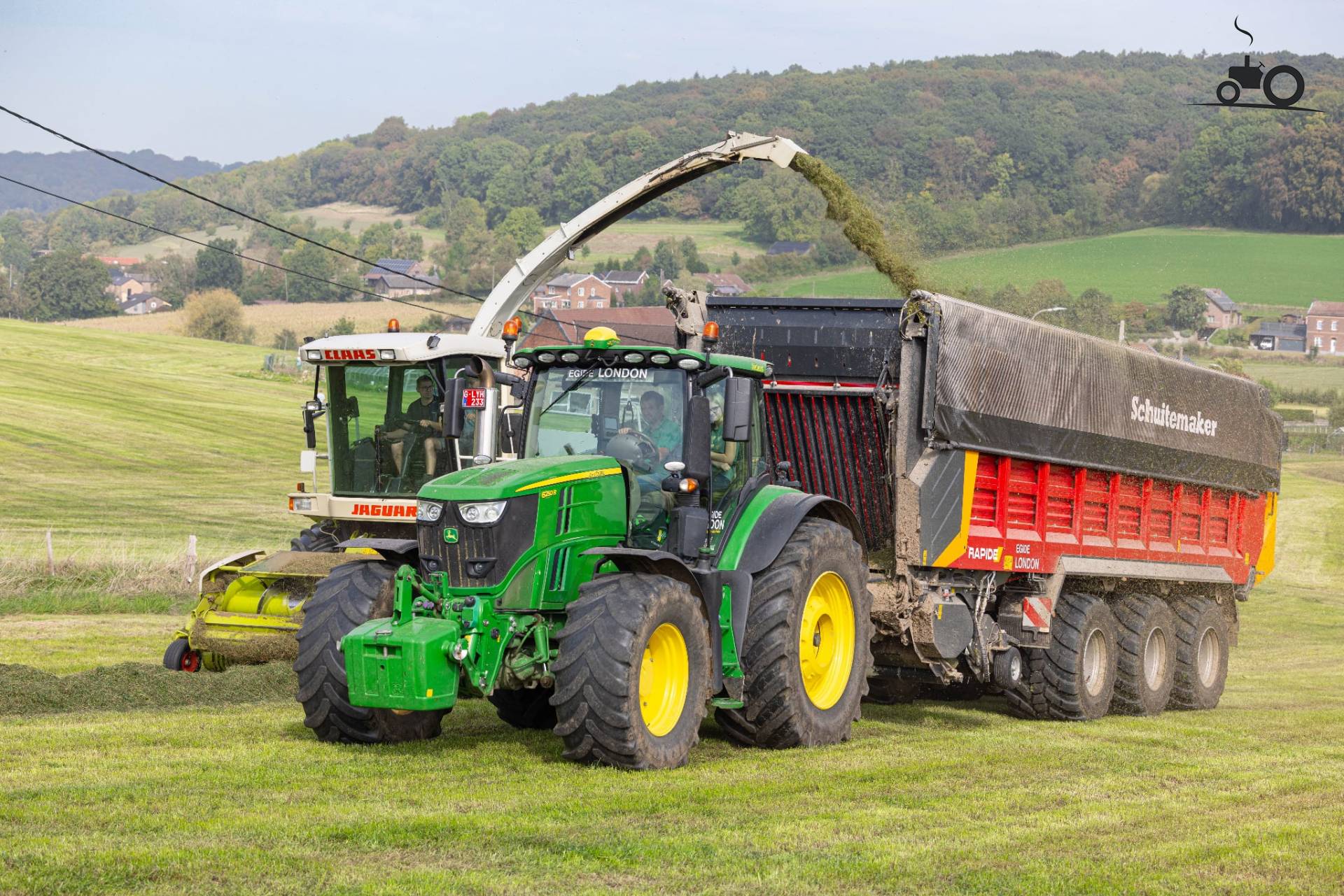 Najaars grasjes bij Egide London met Claas Jaguar 860