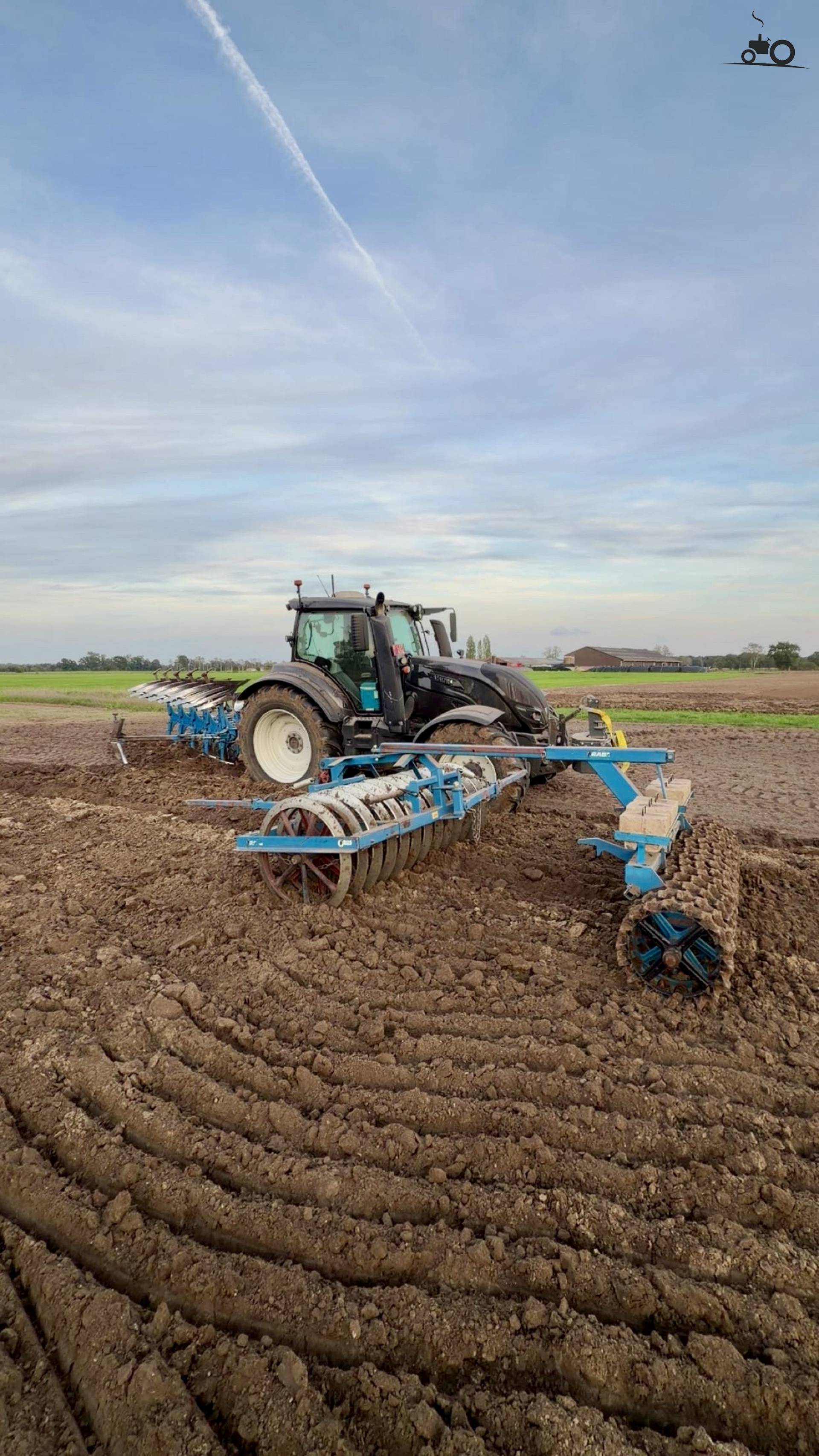 Valtra T174 met Rabe Albatros ploeg