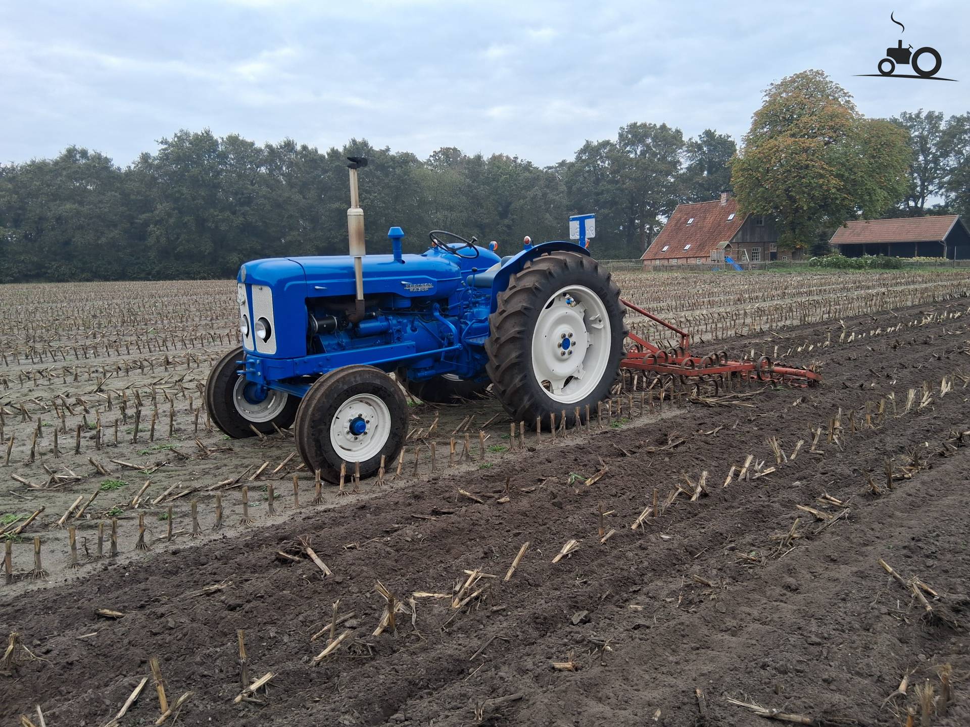 Fordson Major tractor met triltand cultivator