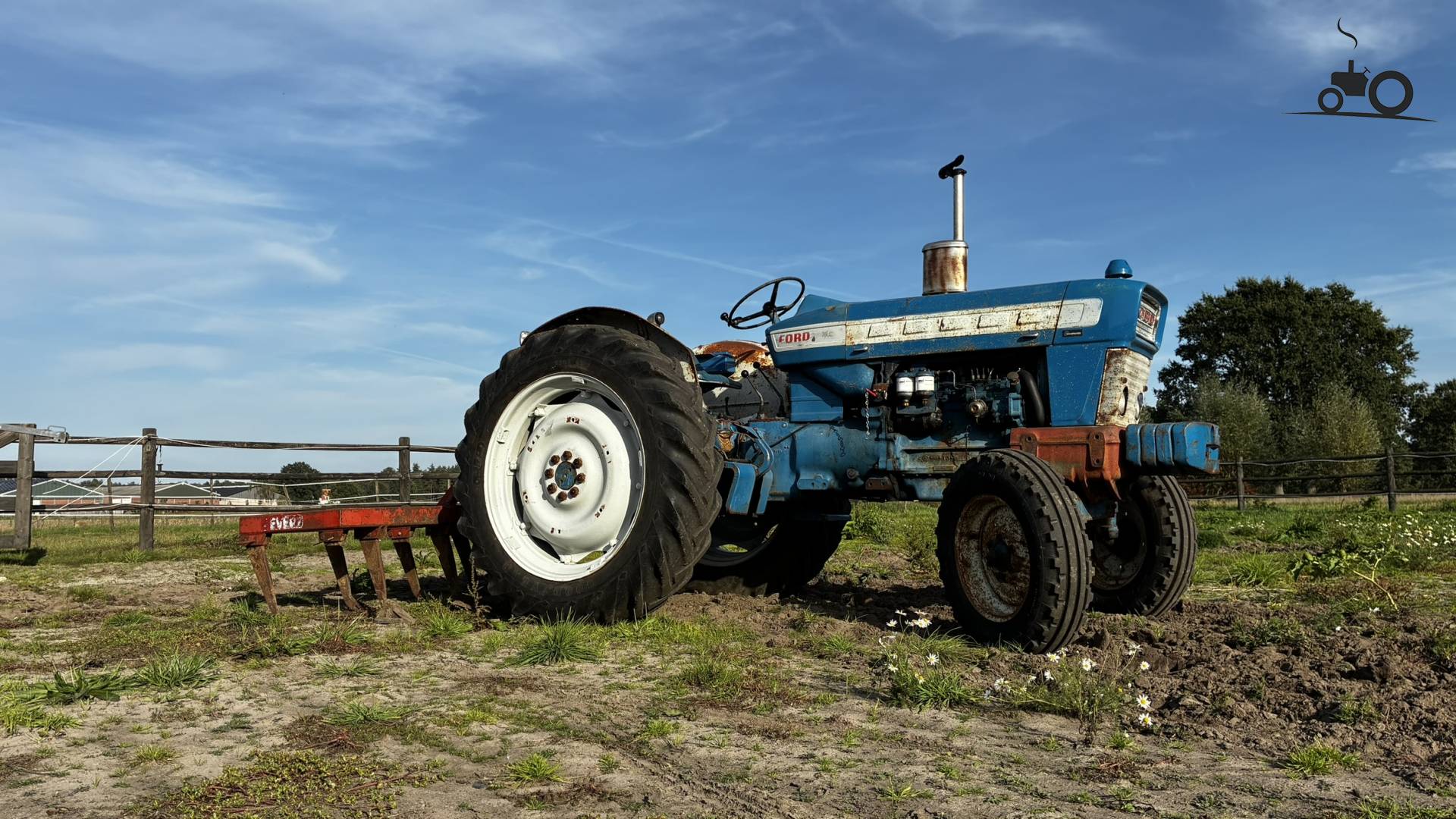 Ford 5000 met woeler voor paardenbak