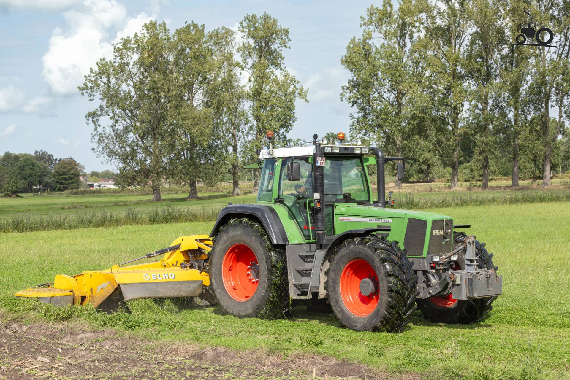 Fendt 926 Vario tractor met Elho maaier