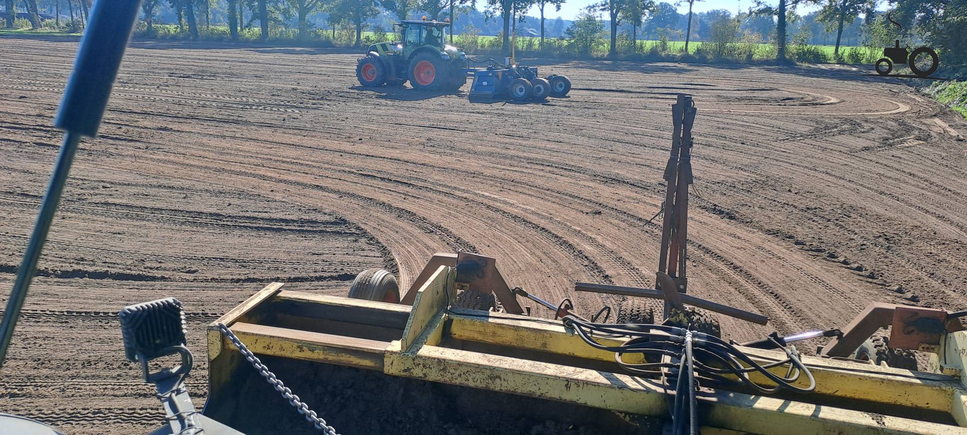 Werken met vijf meter kilverbakken op perceel