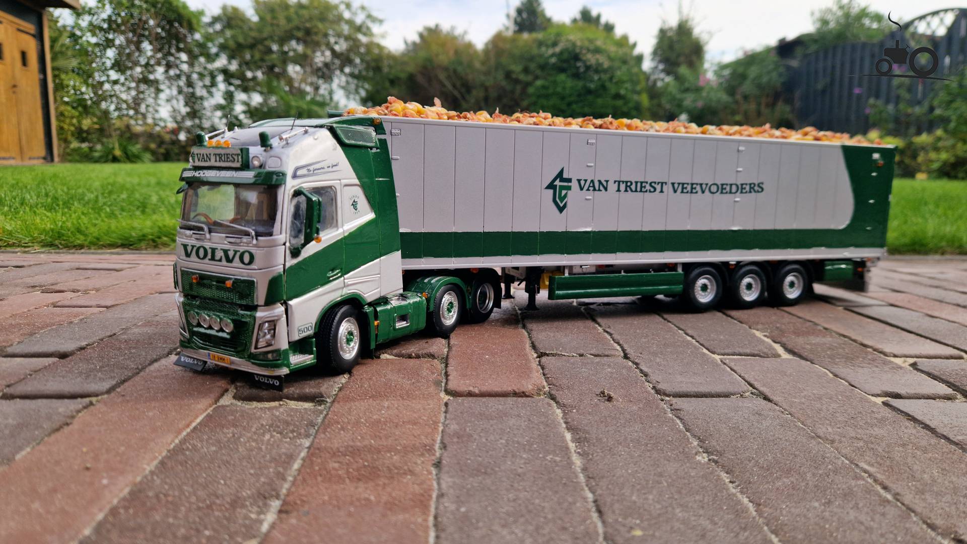 Volvo vrachtwagen miniatuur 1:32