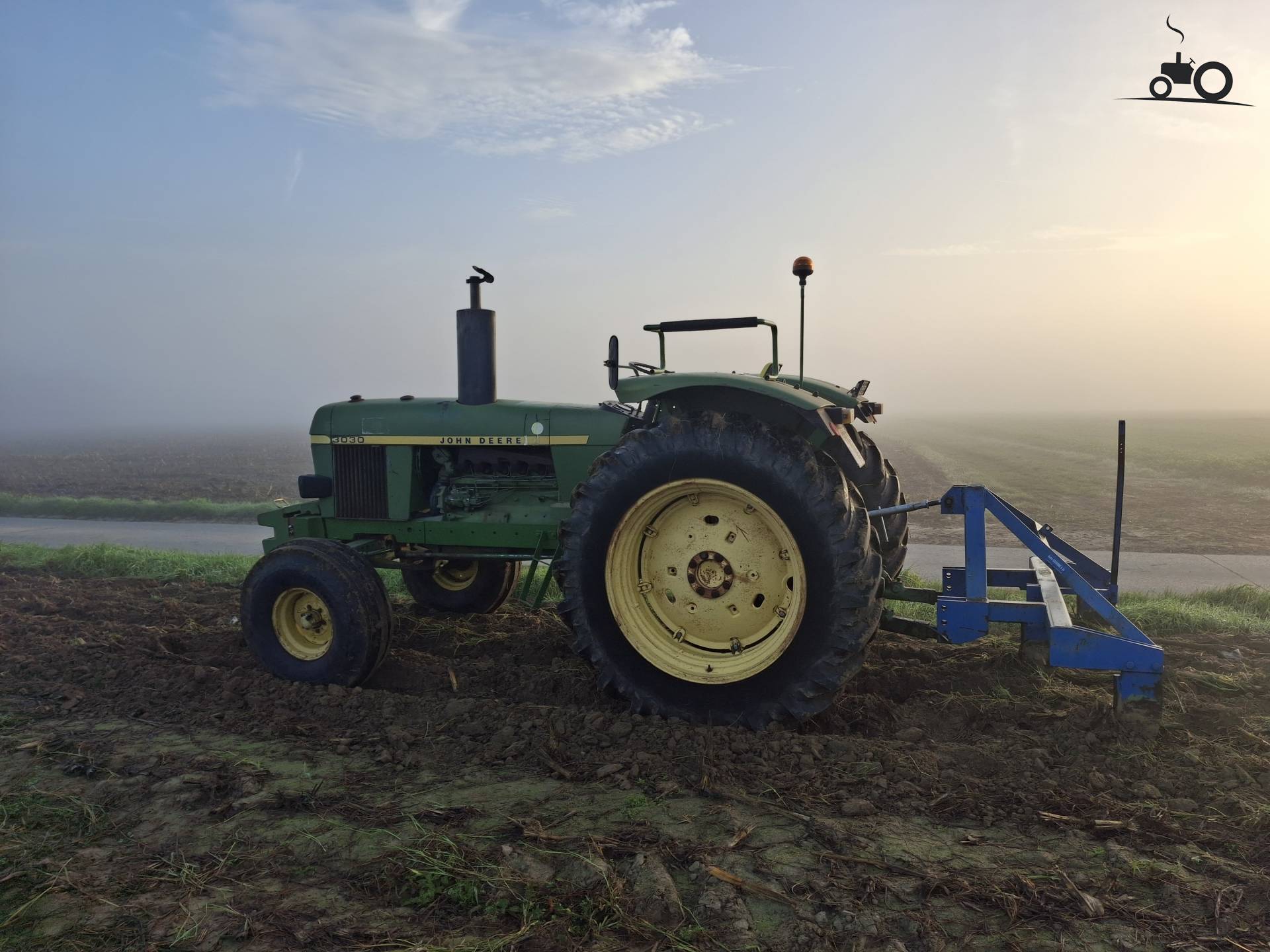 John Deere 3030 met zelfbouw drietand diepgronder