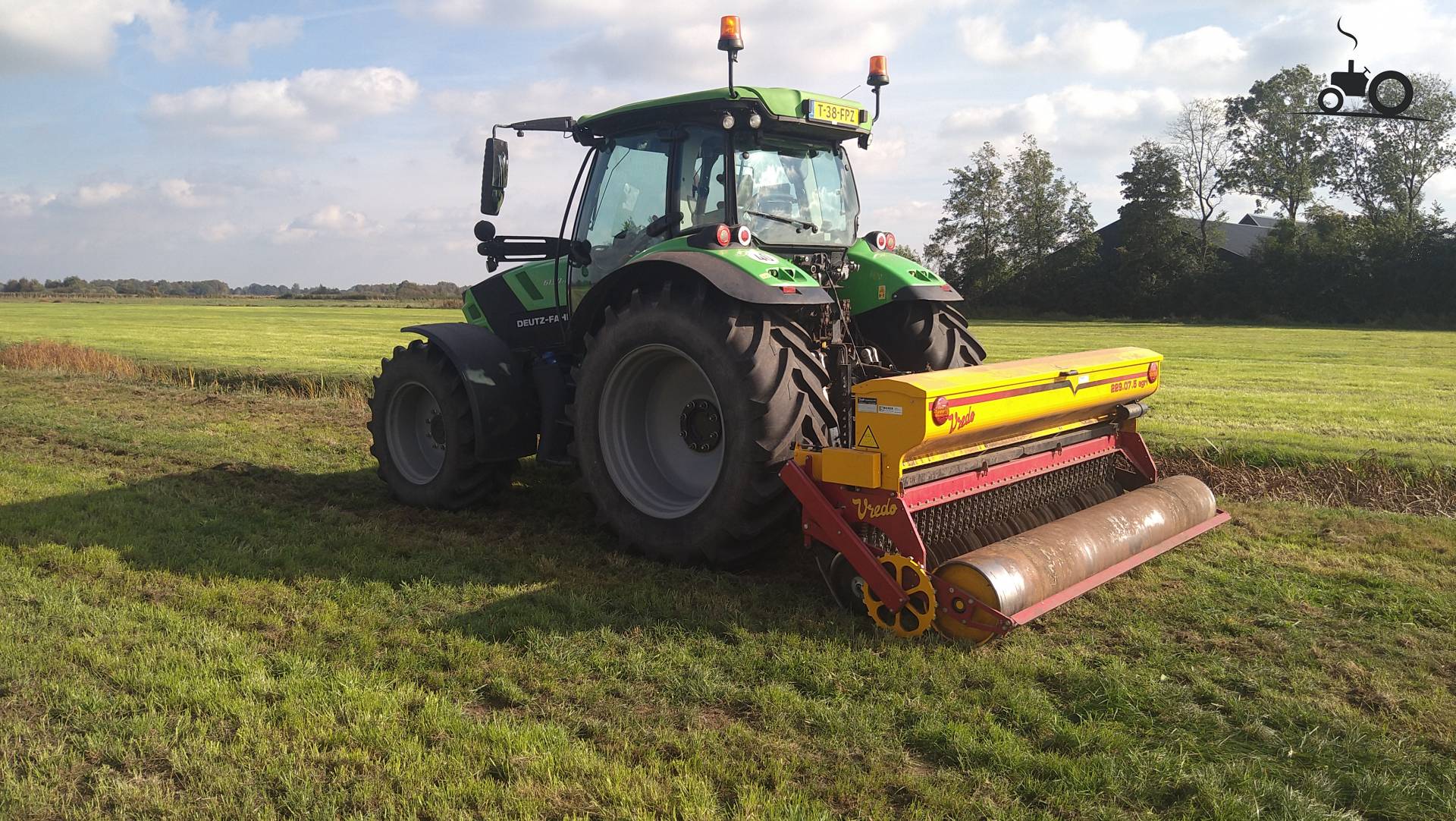 Doorzaaien met de 6130 om grasmat weer in conditie te krijgen